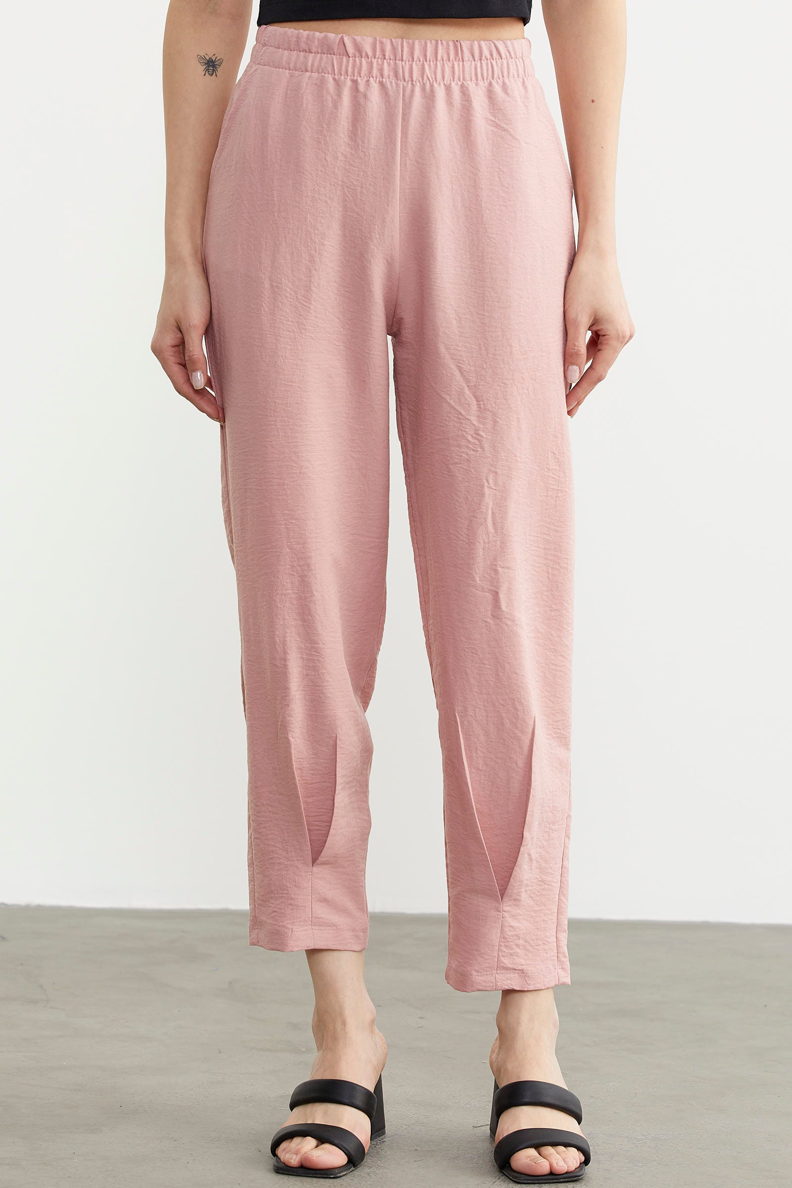 Paça Büzgü Detaylı Krep Pantolon - Pembe (3) Sementa