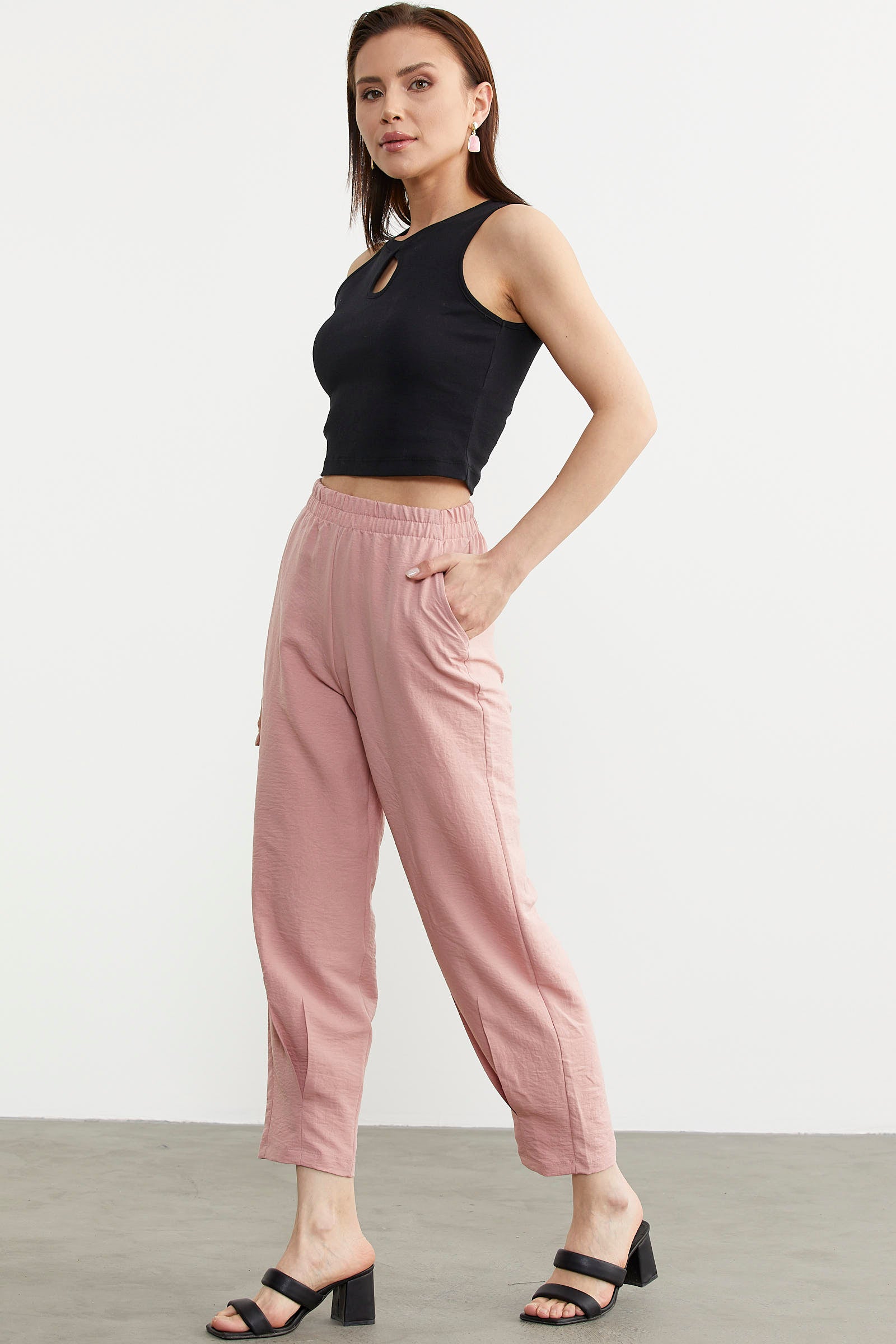 Paça Büzgü Detaylı Krep Pantolon - Pembe (5) Sementa