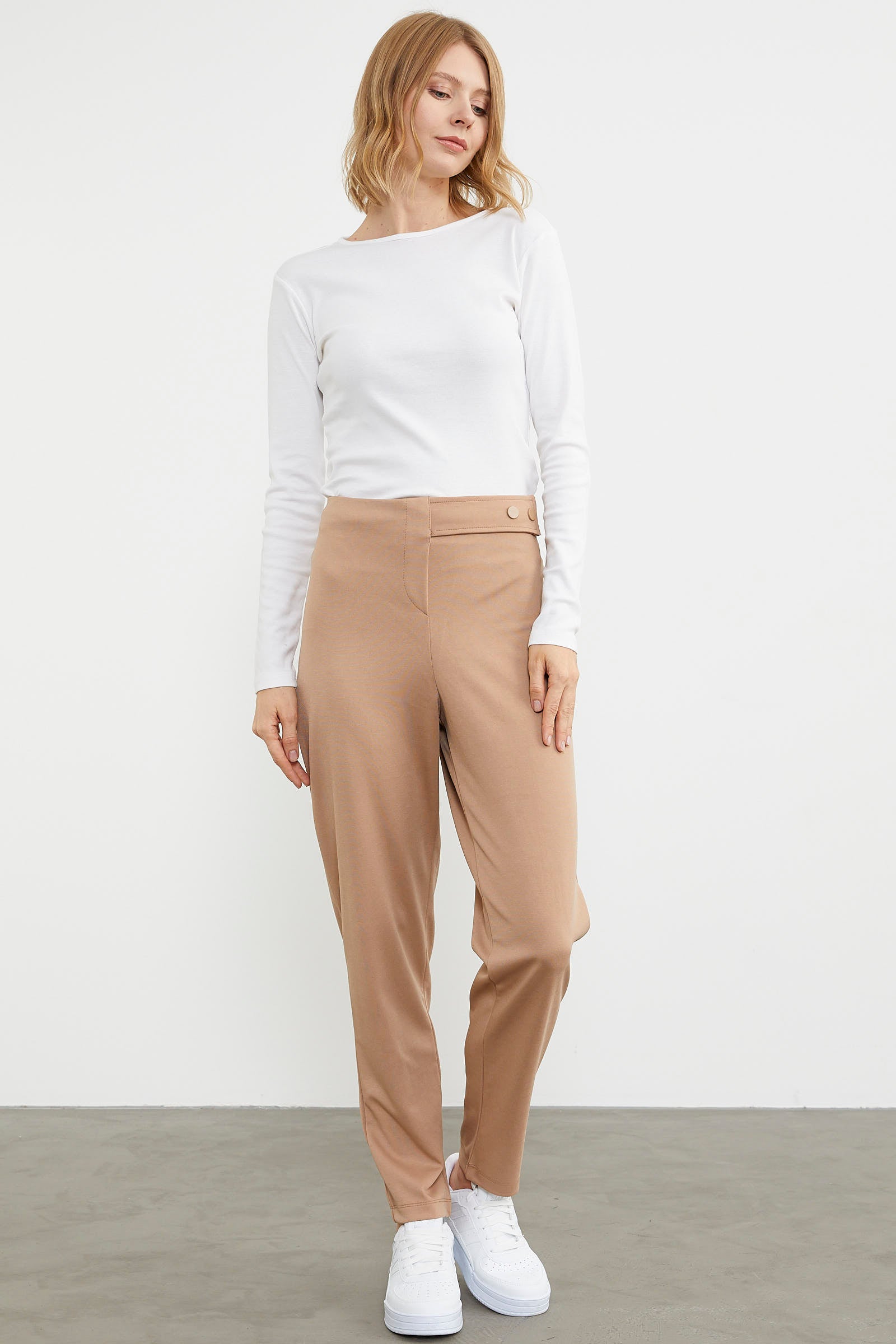 Bel Detaylı Rahat Kalıp Kumaş Pantolon - Bej (2) Sementa