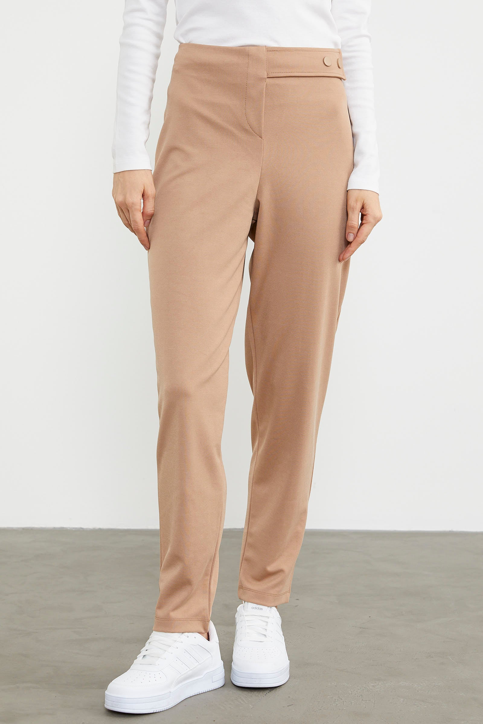 Bel Detaylı Rahat Kalıp Kumaş Pantolon - Bej (4) Sementa