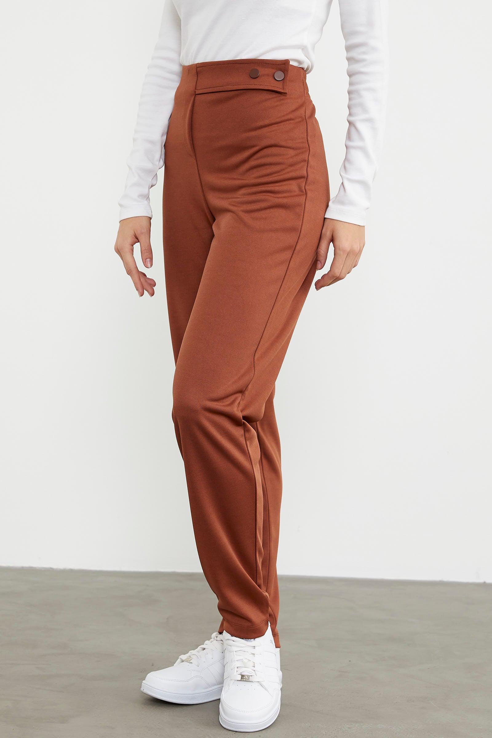 Bel Detaylı Rahat Kalıp Kumaş Pantolon - Kahve (4) Sementa