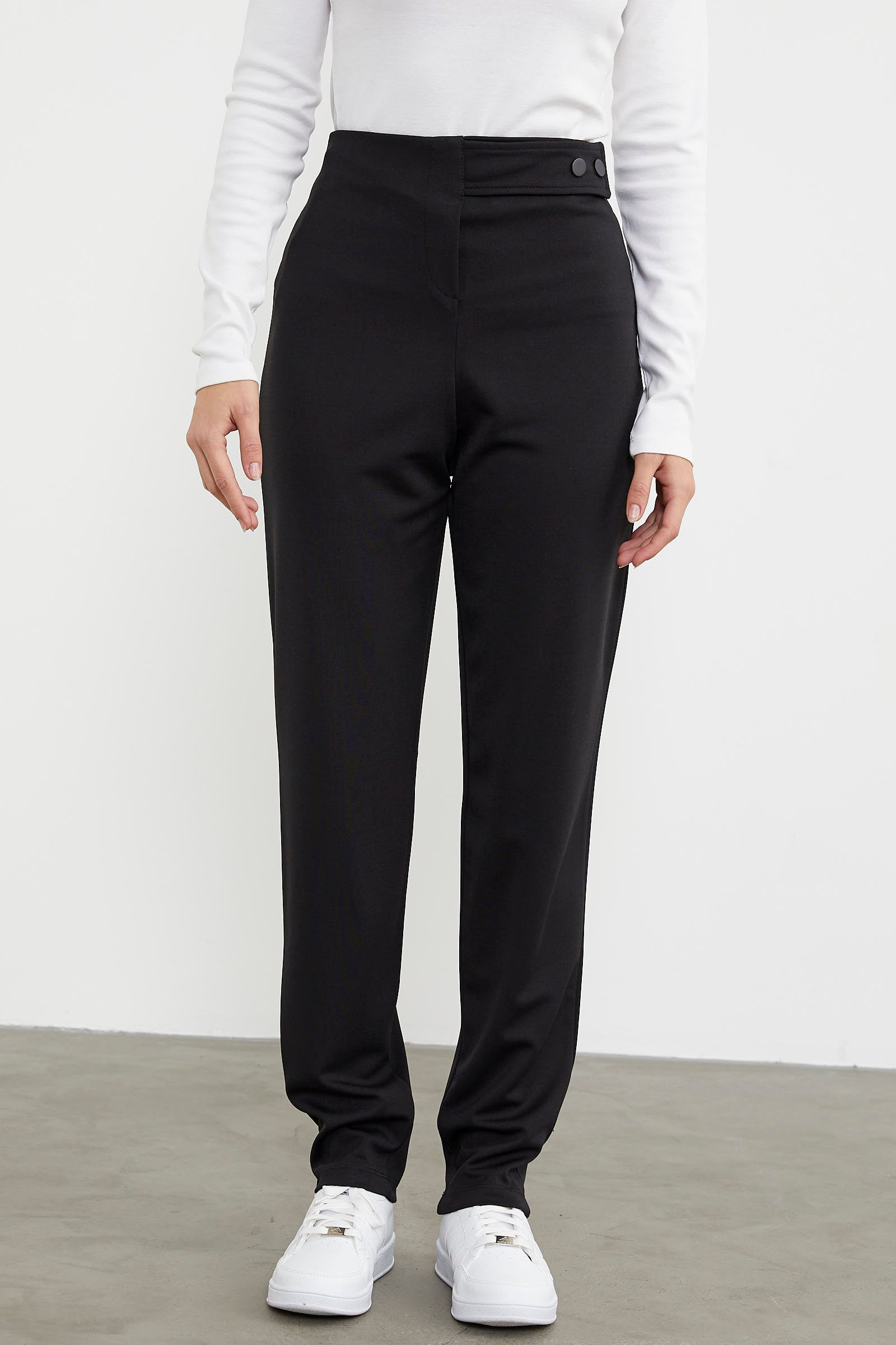 Bel Detaylı Rahat Kalıp Kumaş Pantolon - Siyah (3) Sementa