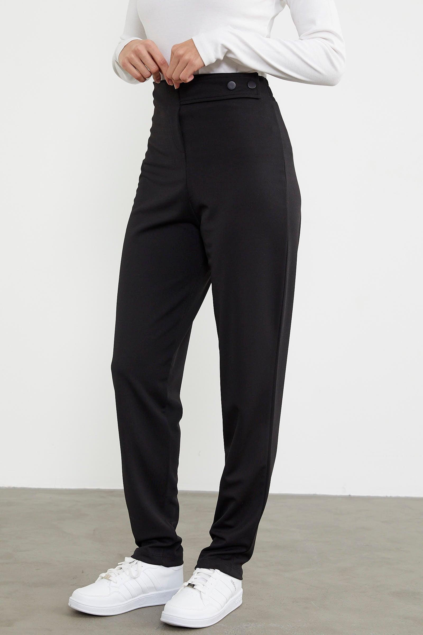 Bel Detaylı Rahat Kalıp Kumaş Pantolon - Siyah (5) Sementa