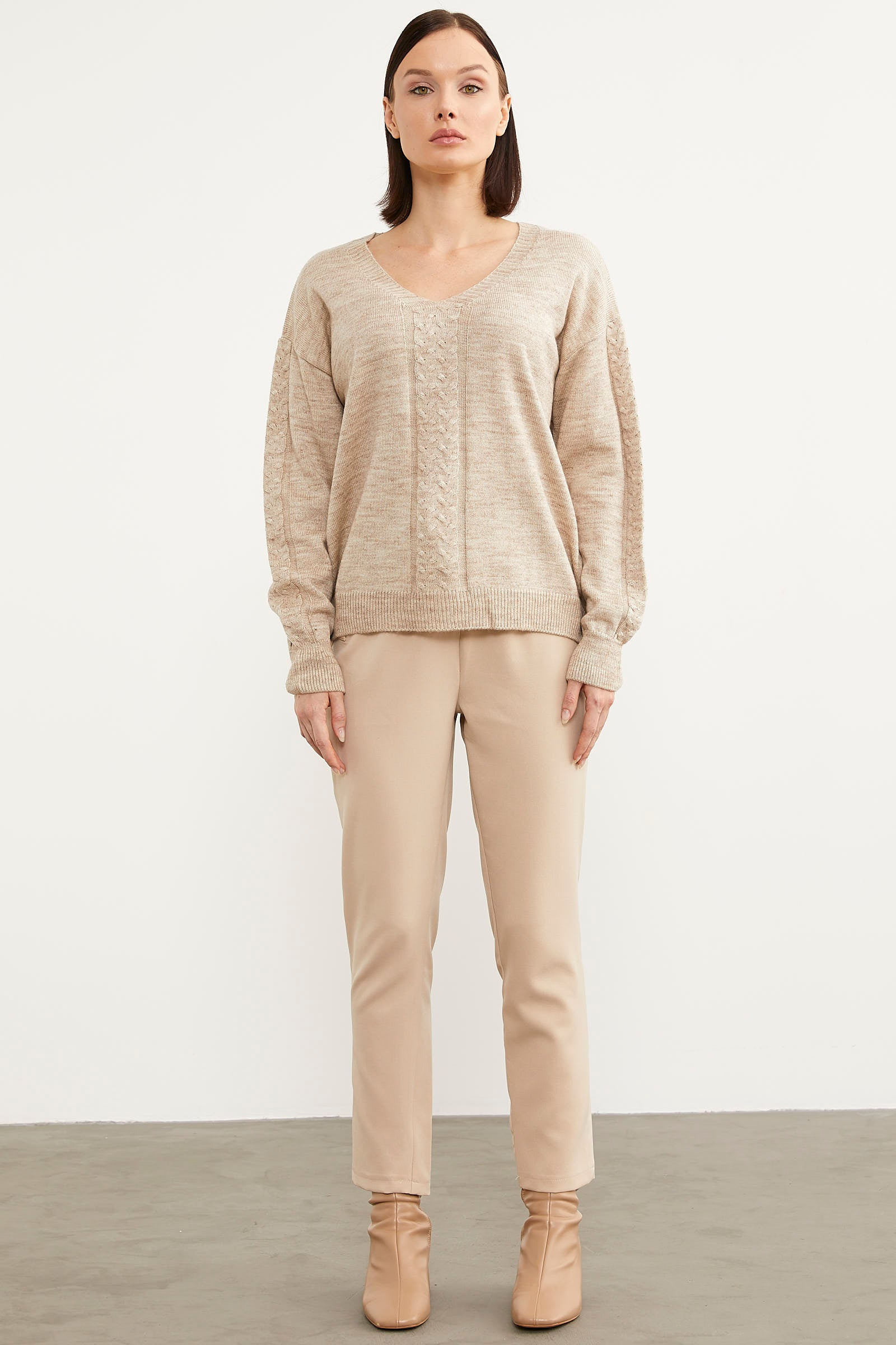Saç Örgü Detaylı V Yaka Triko Kazak - Bej (2) Sementa