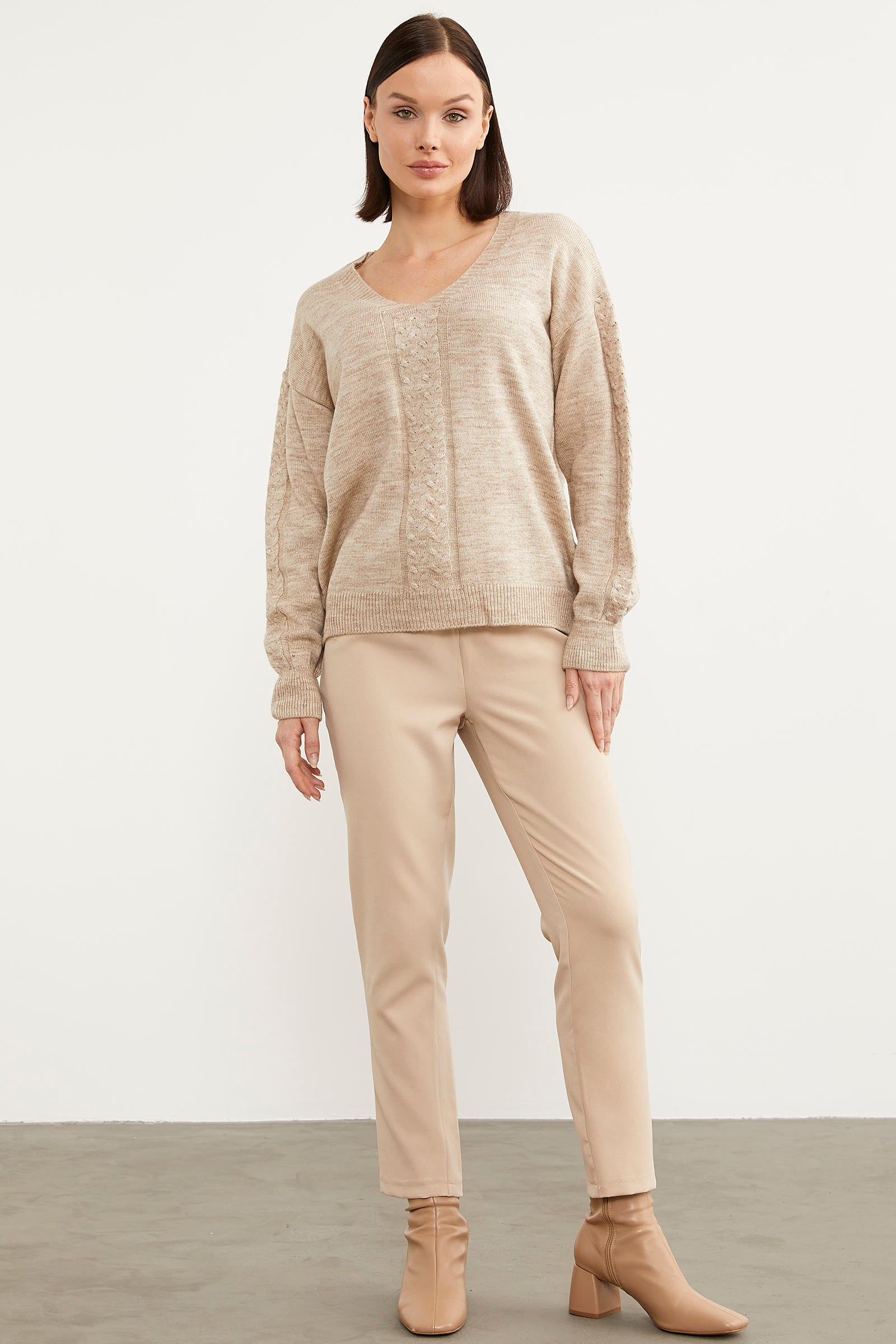 Saç Örgü Detaylı V Yaka Triko Kazak - Bej (1) Sementa