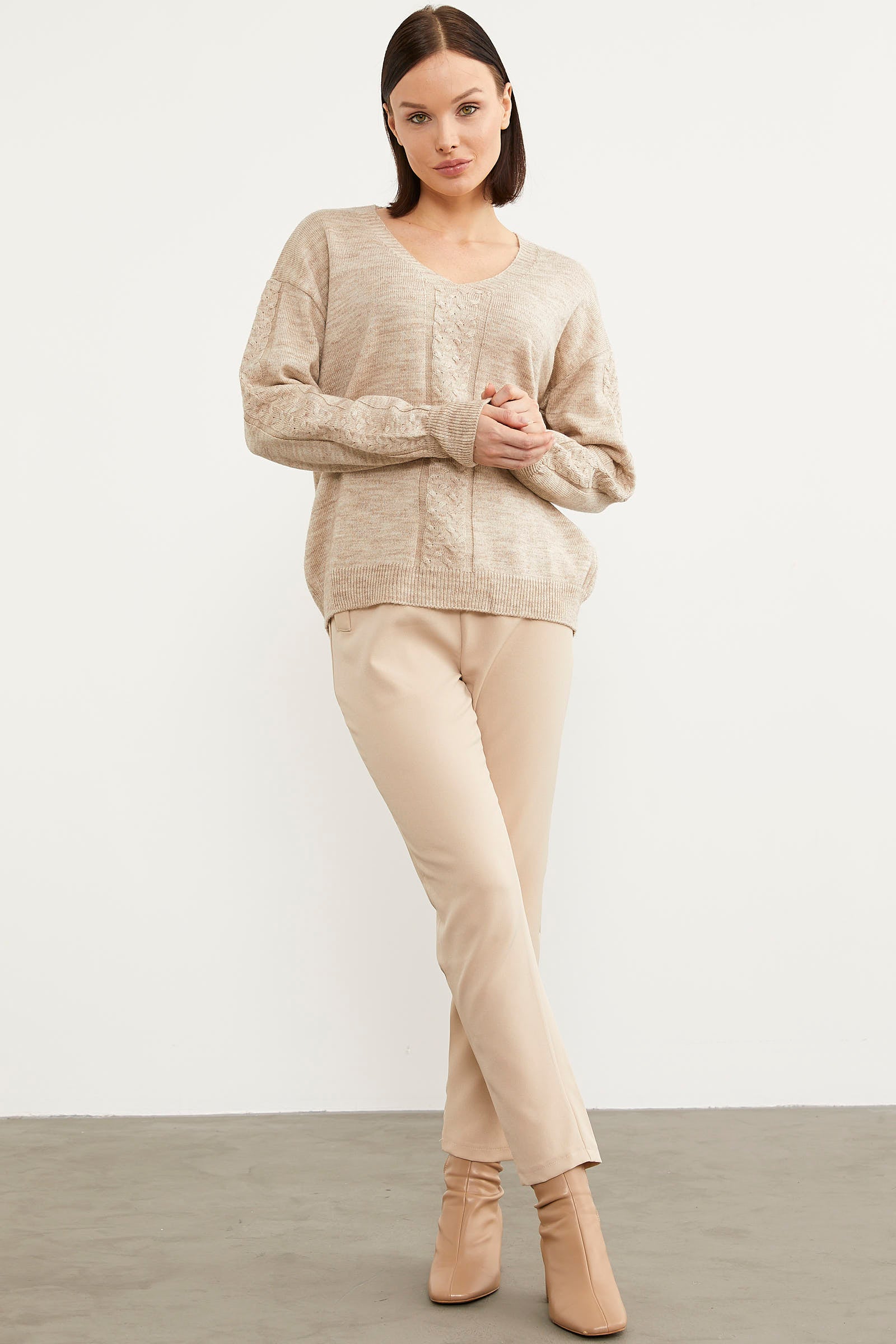 Saç Örgü Detaylı V Yaka Triko Kazak - Bej (3) Sementa