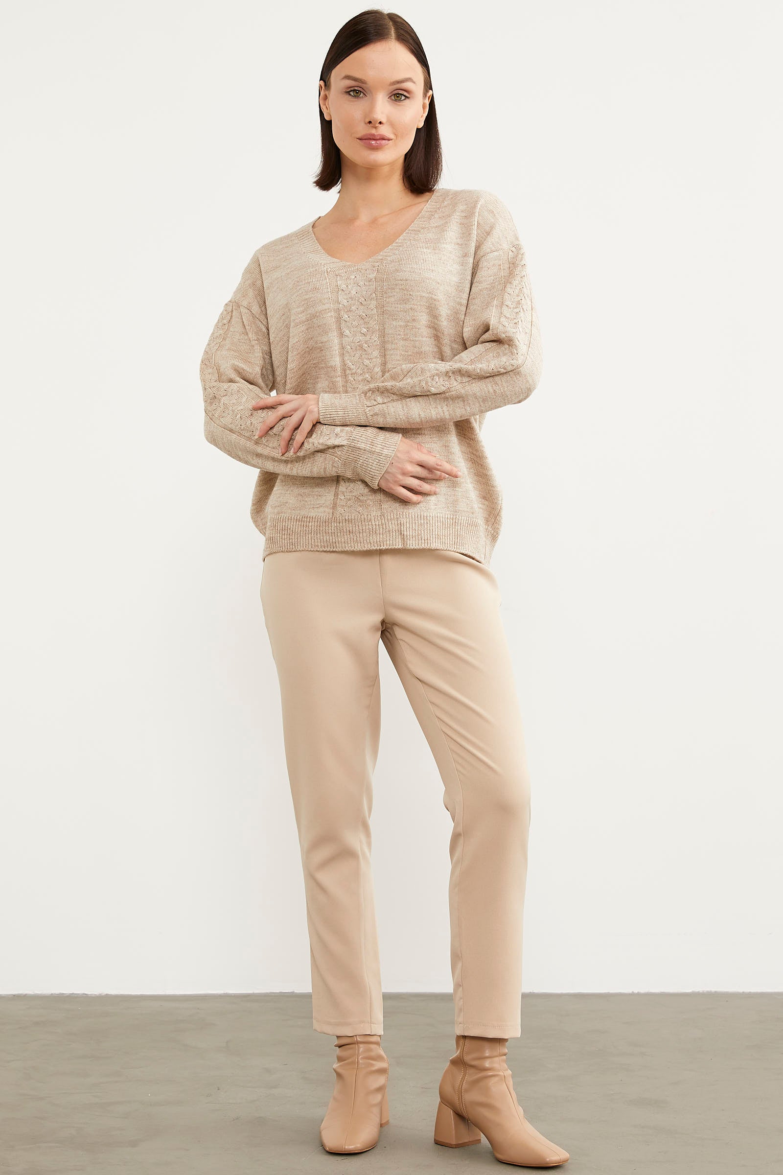 Saç Örgü Detaylı V Yaka Triko Kazak - Bej (4) Sementa