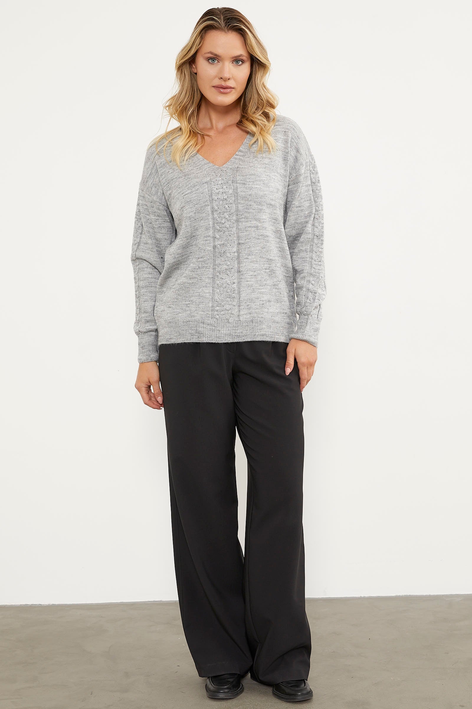 Saç Örgü Detaylı V Yaka Triko Kazak - Gri (2) Sementa