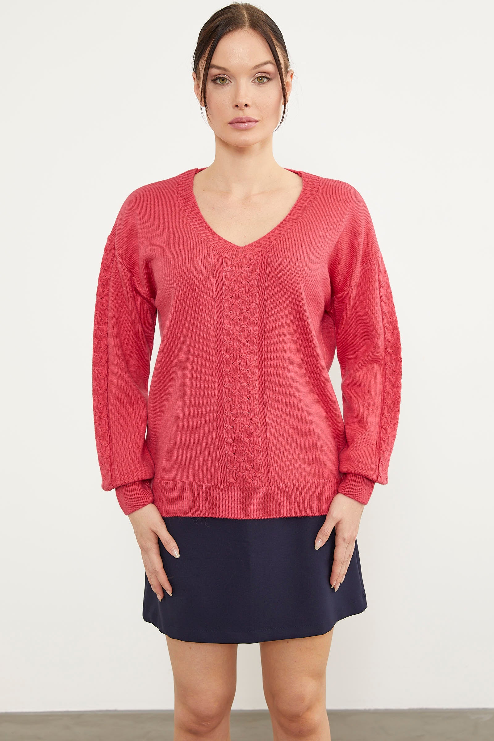 Saç Örgü Detaylı V Yaka Triko Kazak - Mercan (2) Sementa