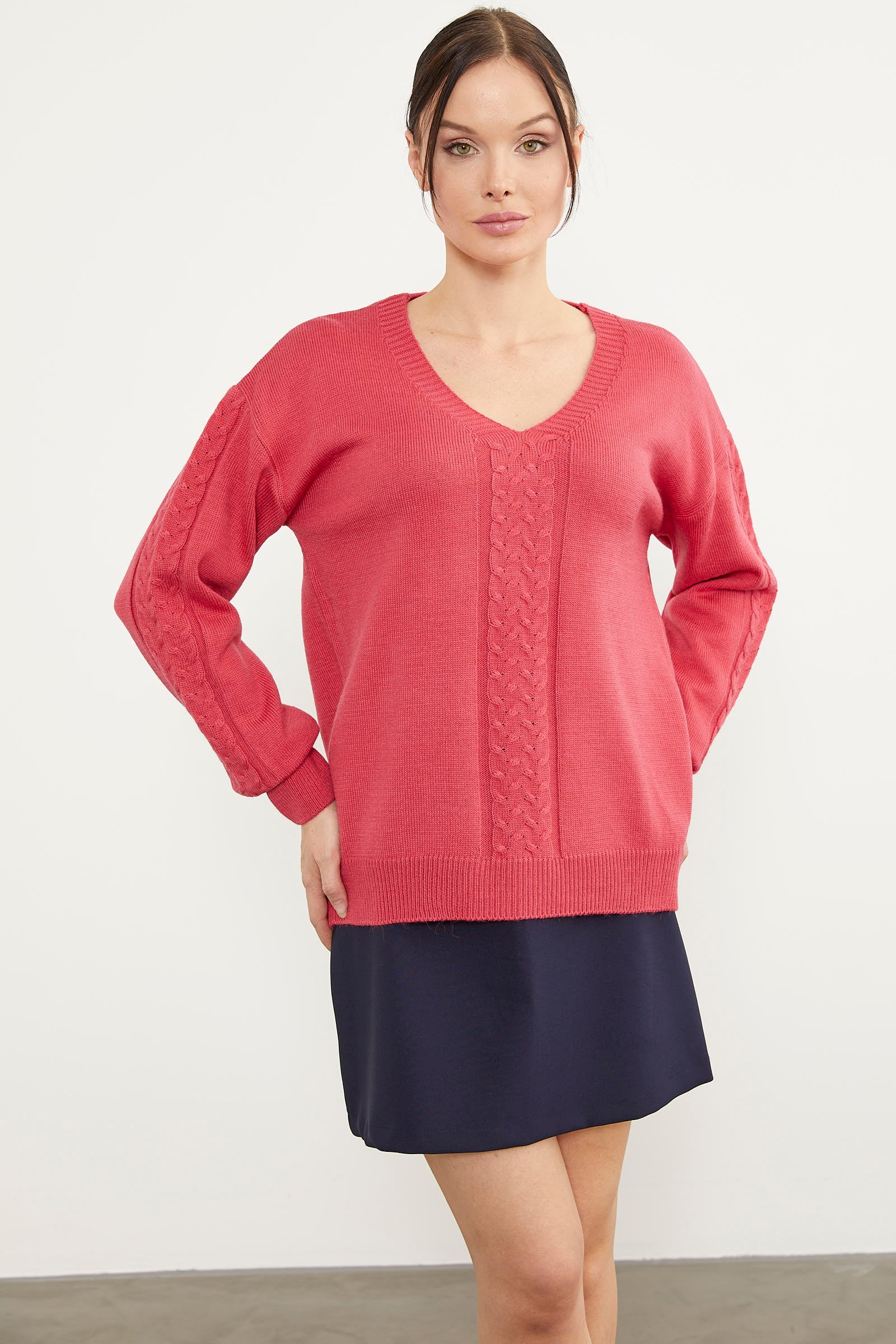 Saç Örgü Detaylı V Yaka Triko Kazak - Mercan (1) Sementa