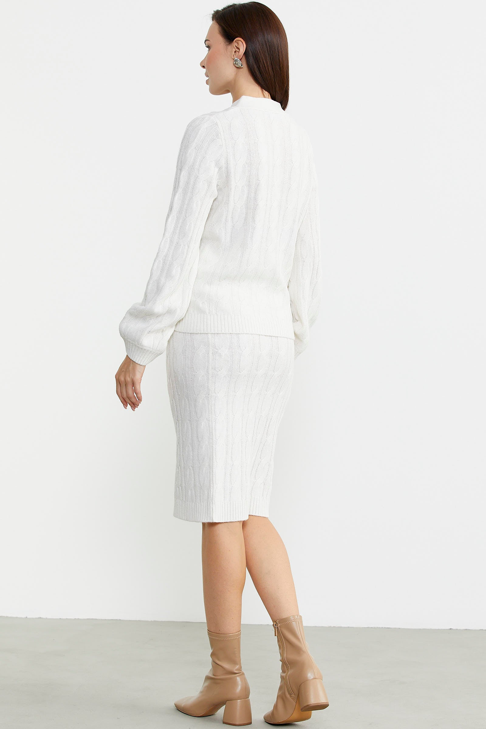 Saç Örgüsü Motifli Etekli Yünlü Triko Takım - Kemik - Sementa