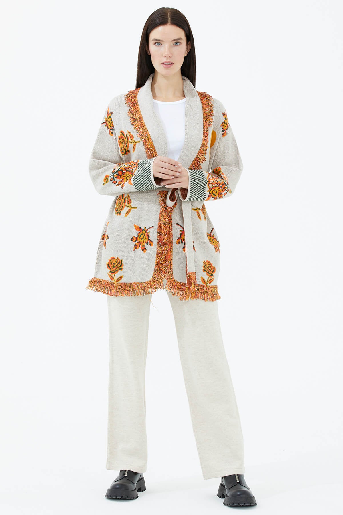 Şal Yaka Püsküllü Gül Desenli Kemerli Triko Hırka - Bej (3) Sementa