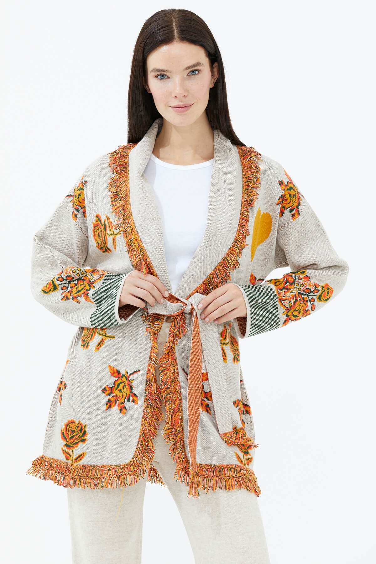 Şal Yaka Püsküllü Gül Desenli Kemerli Triko Hırka - Bej (4) Sementa