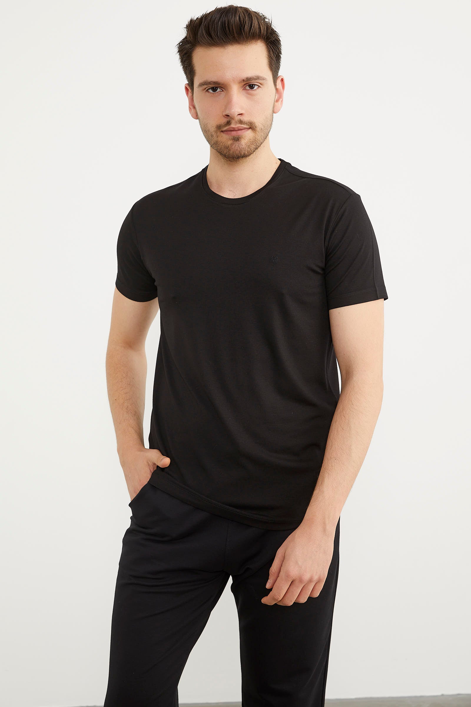 Sıfır Yaka Basic Tişört - Siyah (3) Sementa