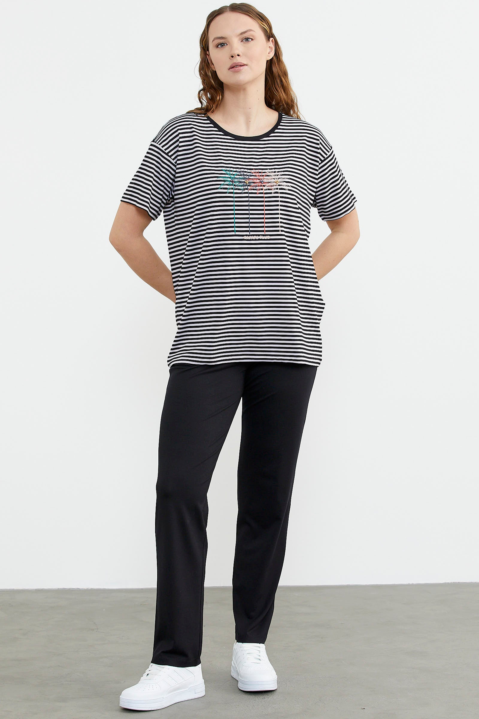 Sıfır Yaka Nakış Detaylı Çizgili Penye Takım - Siyah (4) Sementa