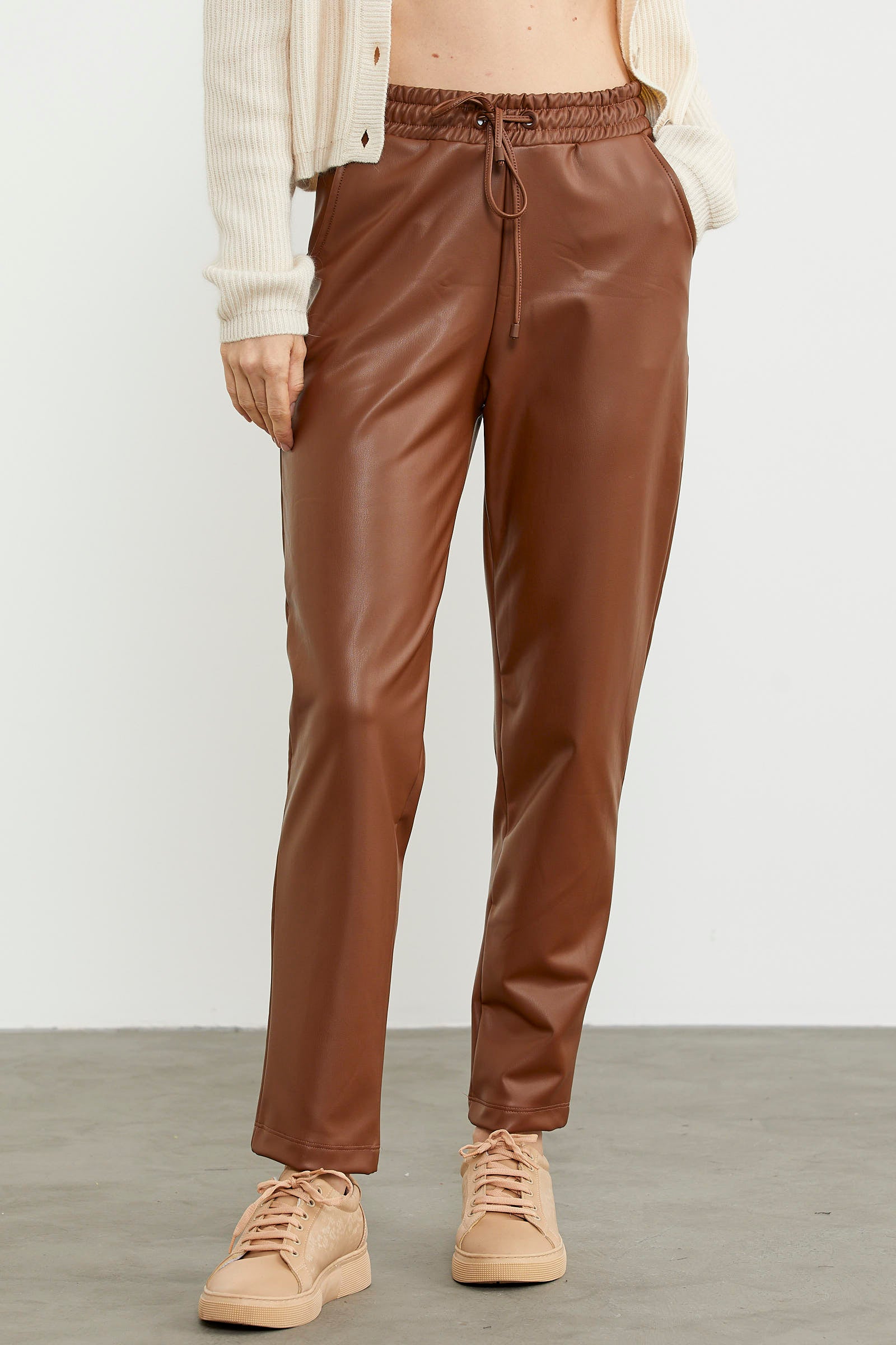 Suni Deri Beli Lastikli Pantolon - Kahve (4) Sementa