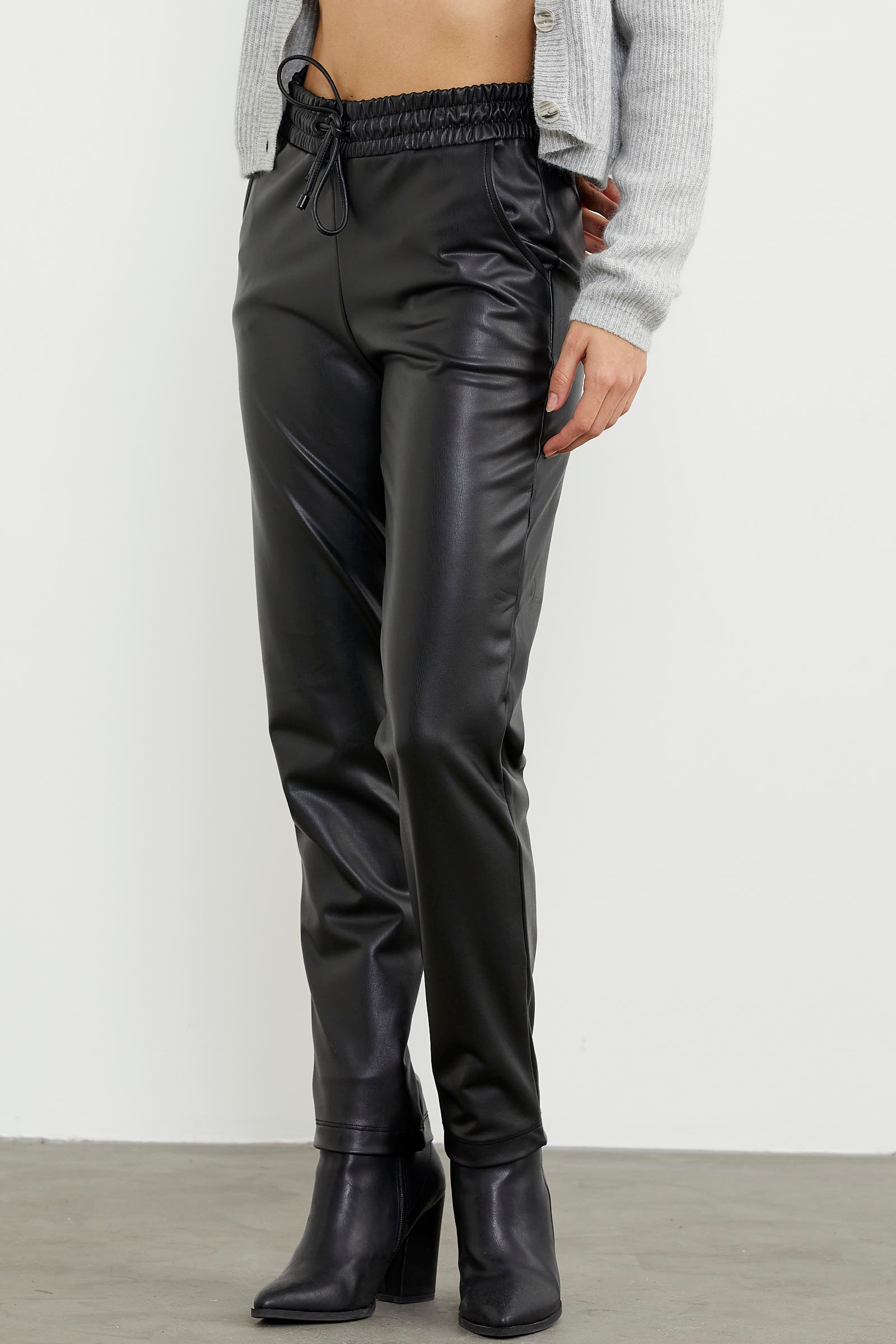 Suni Deri Beli Lastikli Pantolon - Siyah (4) Sementa