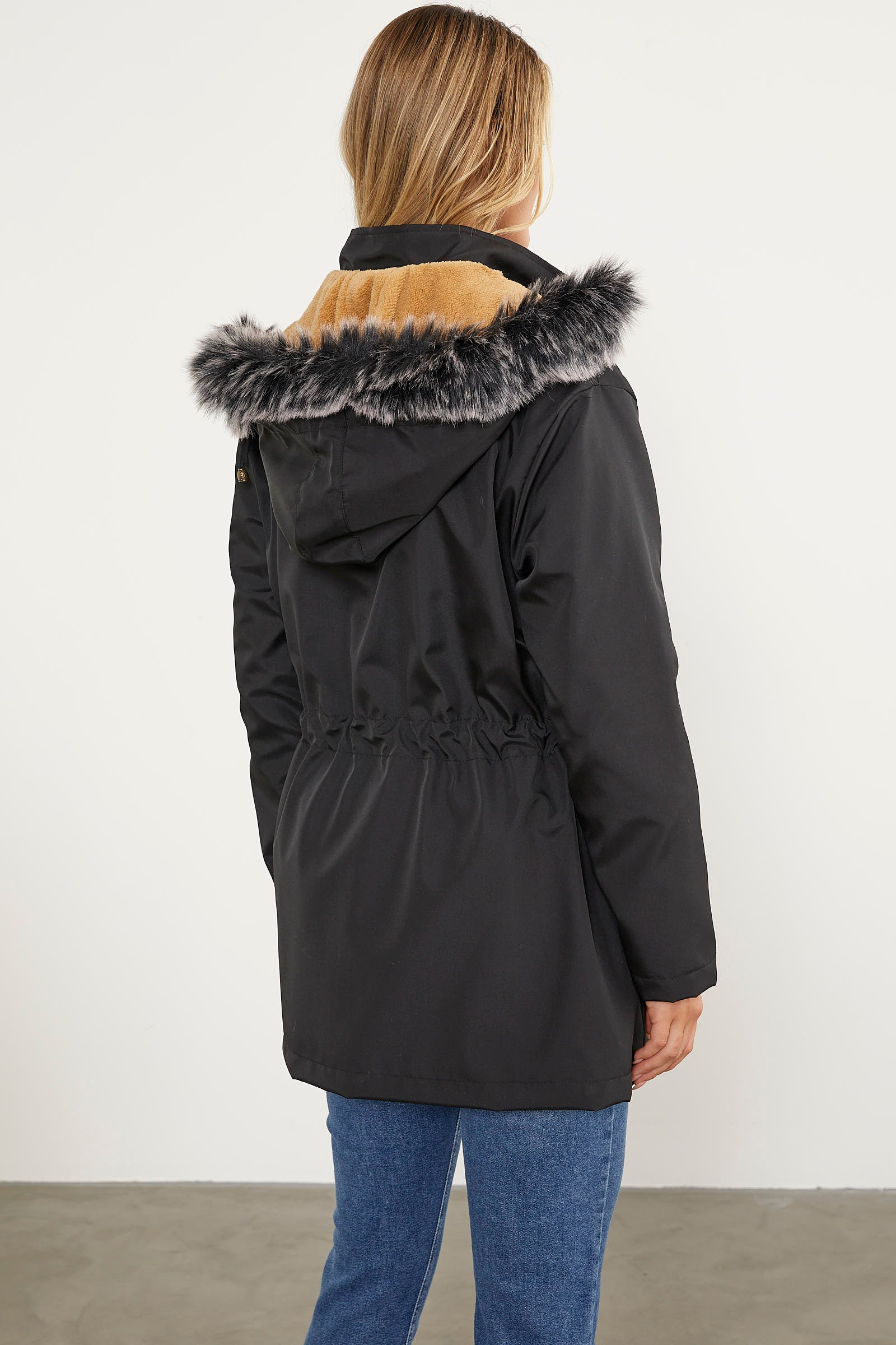 Suni Kürk Kapüşonlu Beli Ayarlanabilir Mont - Siyah (6) Sementa