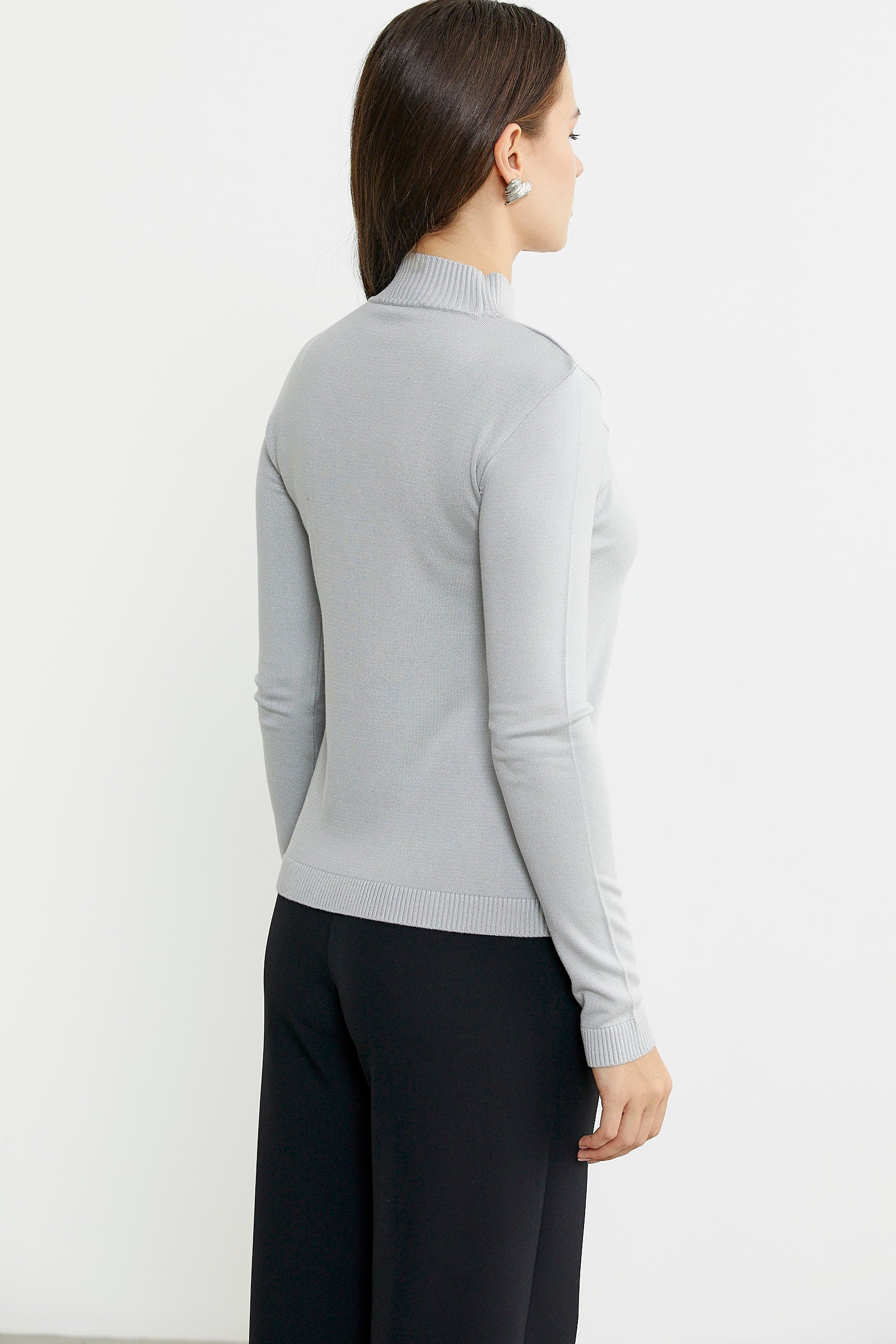 Taş Detaylı Dik Yaka Triko Kazak - Gri - Sementa