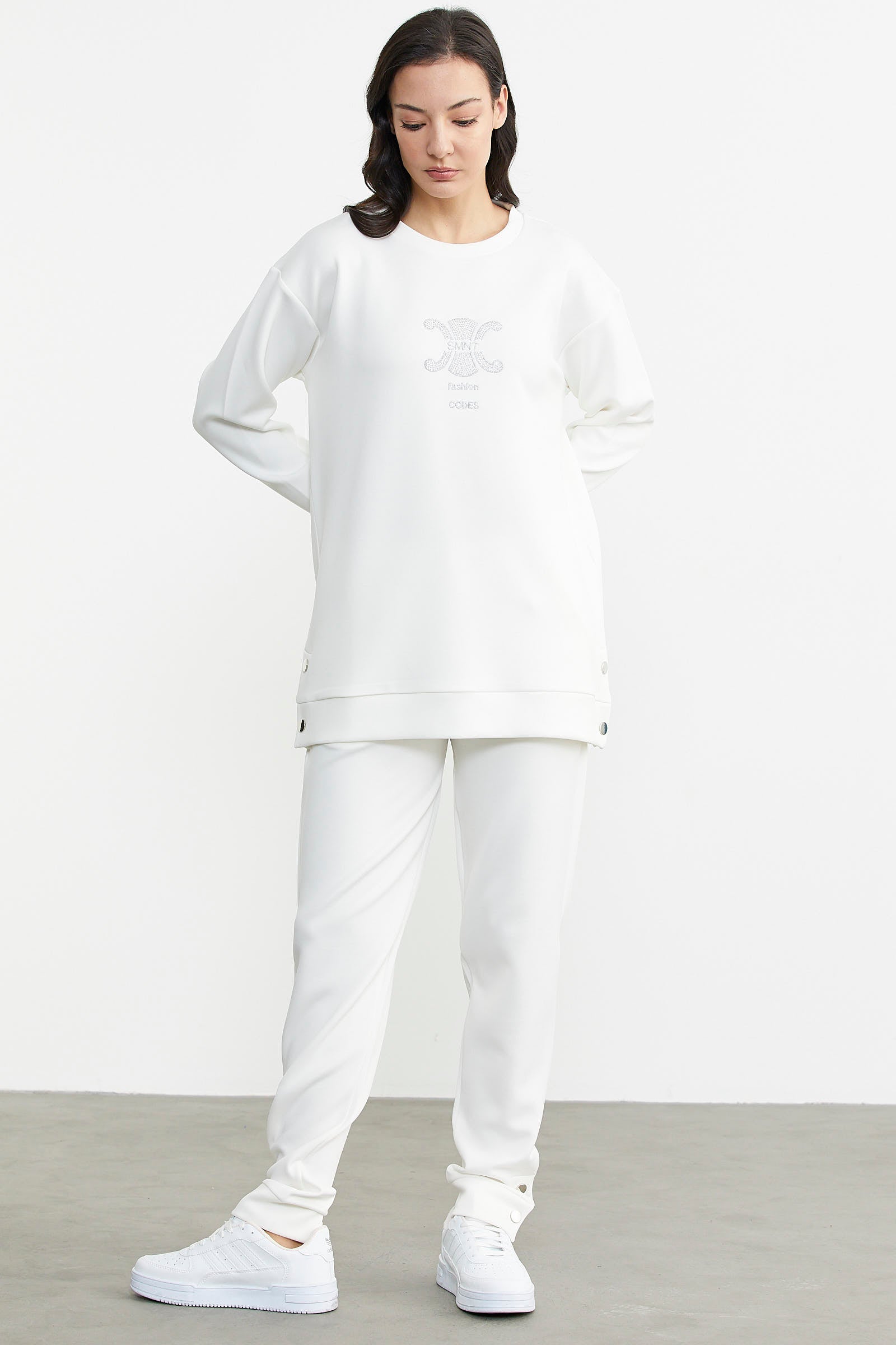 Taş Detaylı Rahat Kalıp Eşofman Takım - Ekru (4) Sementa