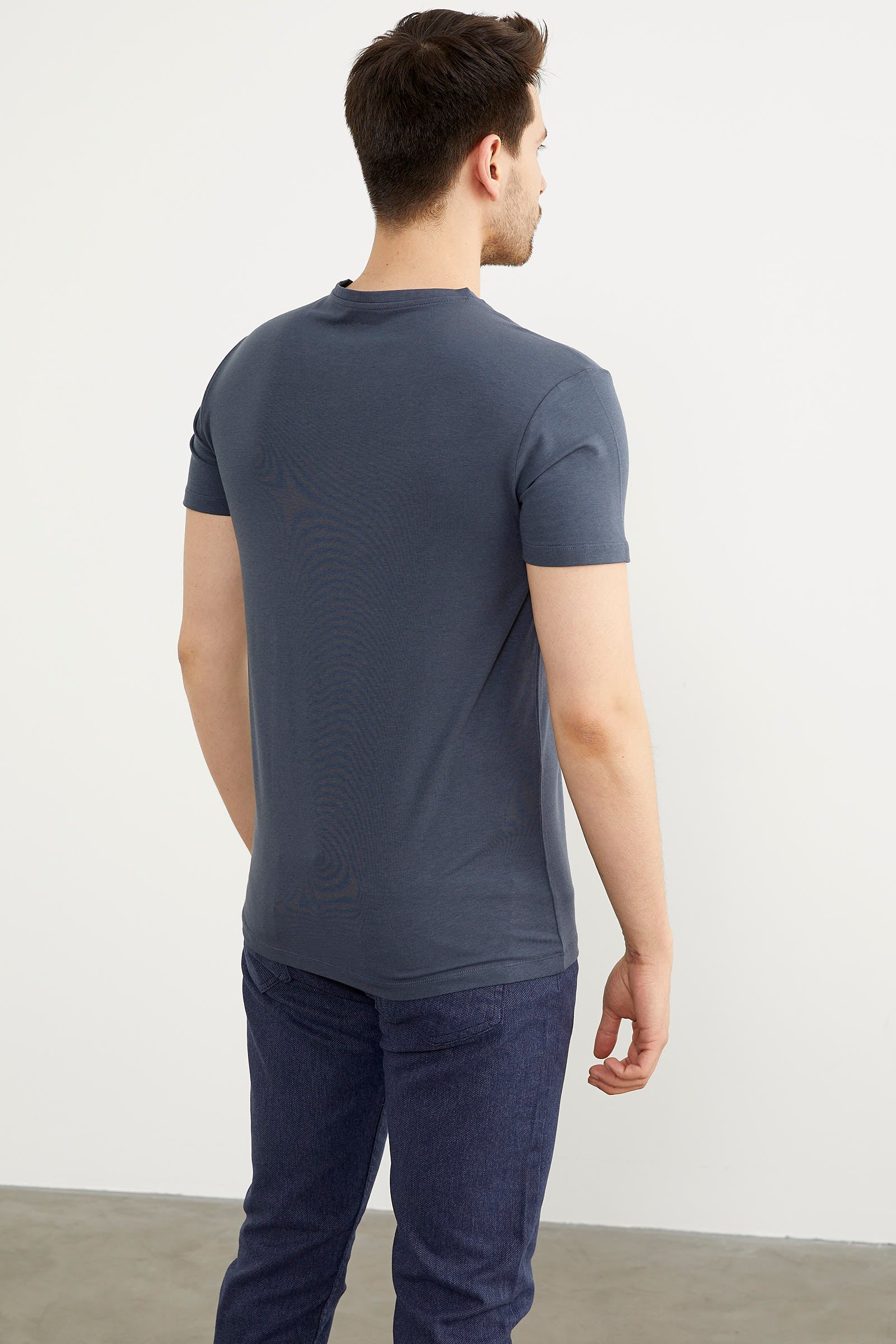 V Yaka Basic Kısa Kol Tişört - Füme (4) Sementa