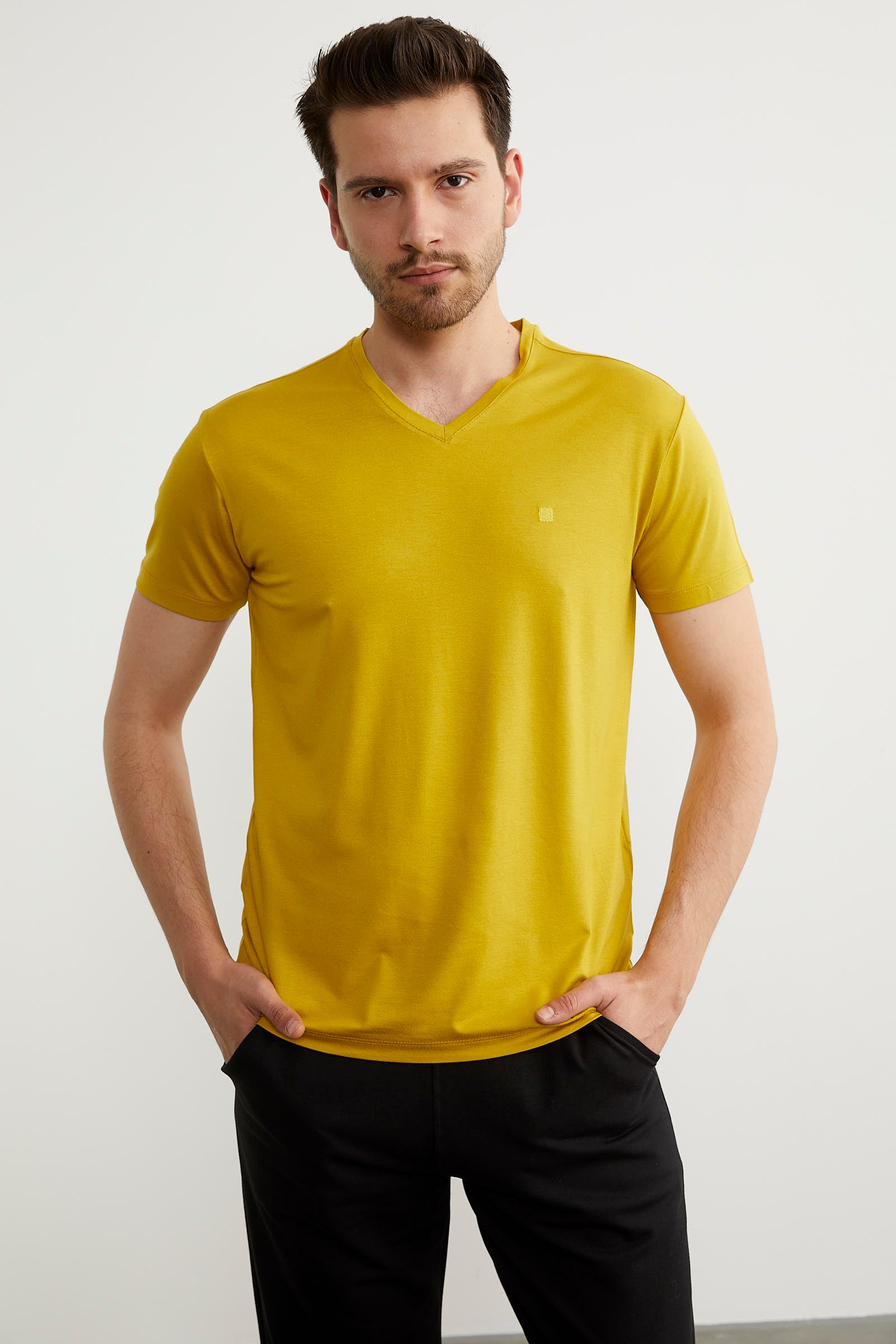 V Yaka Basic Kısa Kol Tişört - Hardal (3) Sementa