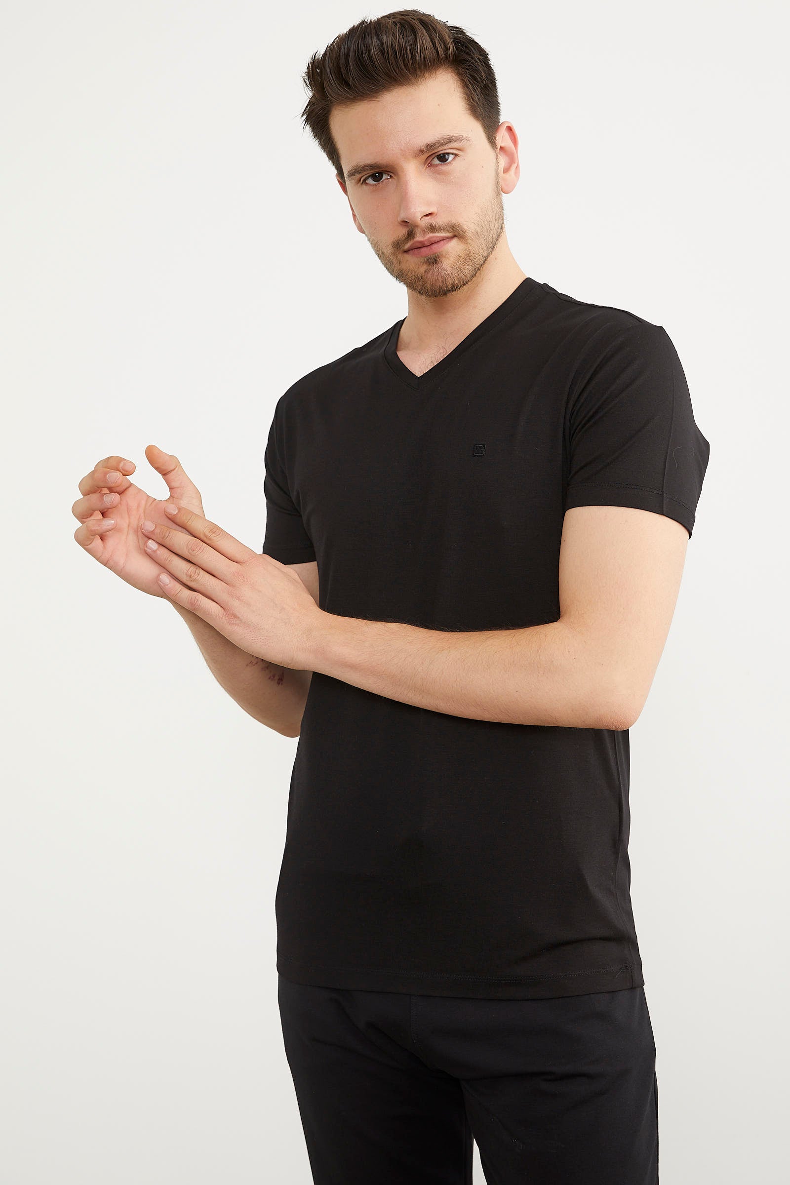 V Yaka Basic Kısa Kol Tişört - Siyah (3) Sementa