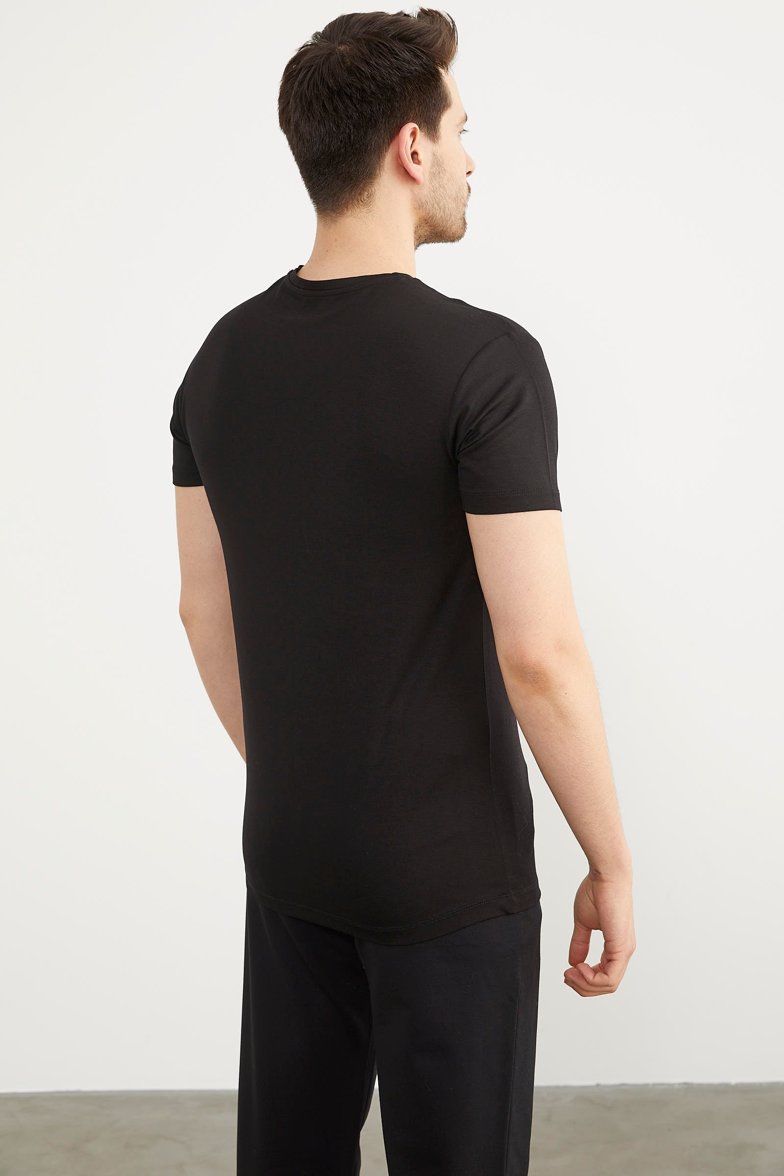 V Yaka Basic Kısa Kol Tişört - Siyah (4) Sementa