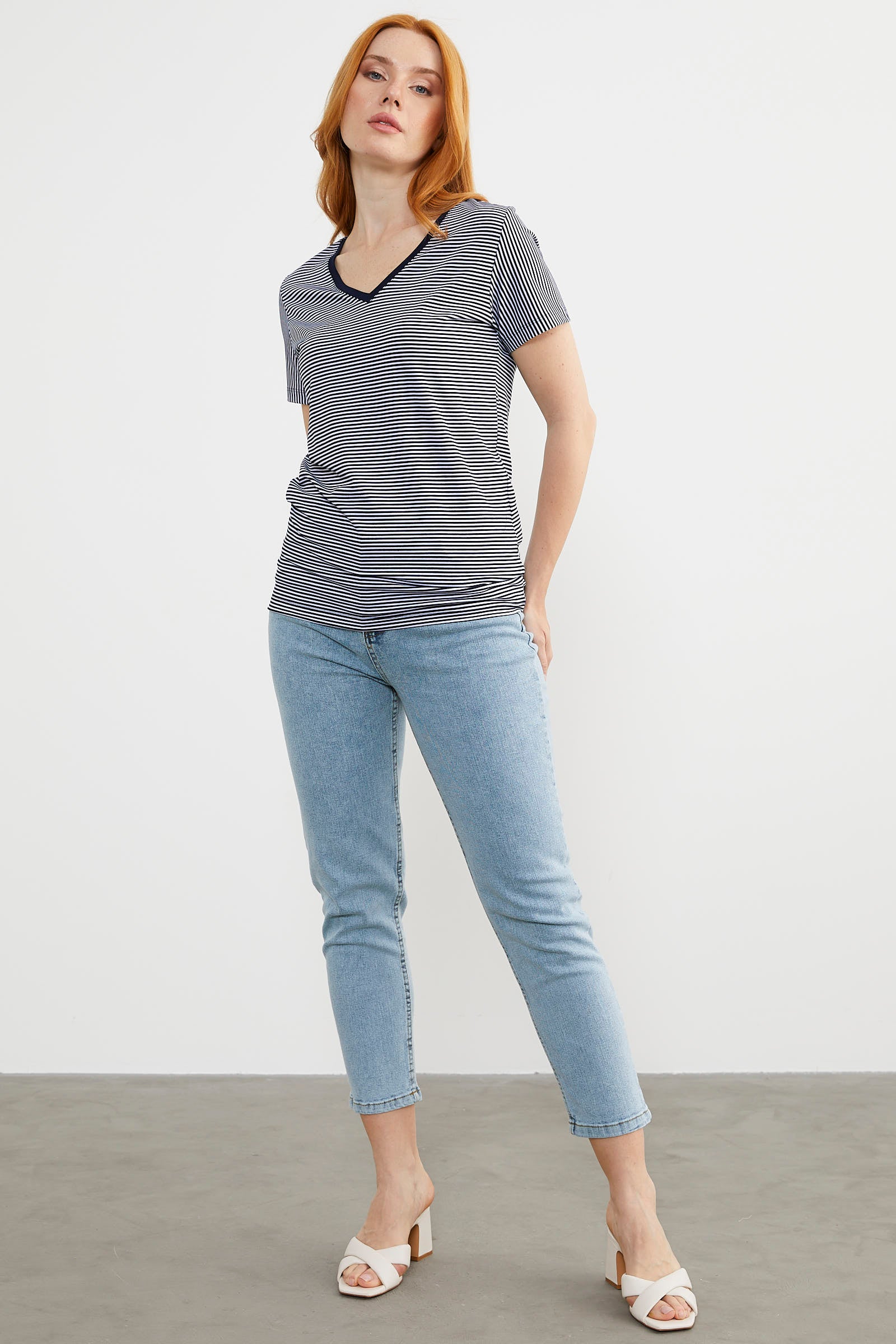 V Yaka Biye Detaylı Çizgili Tişört - Lacivert (2) Sementa