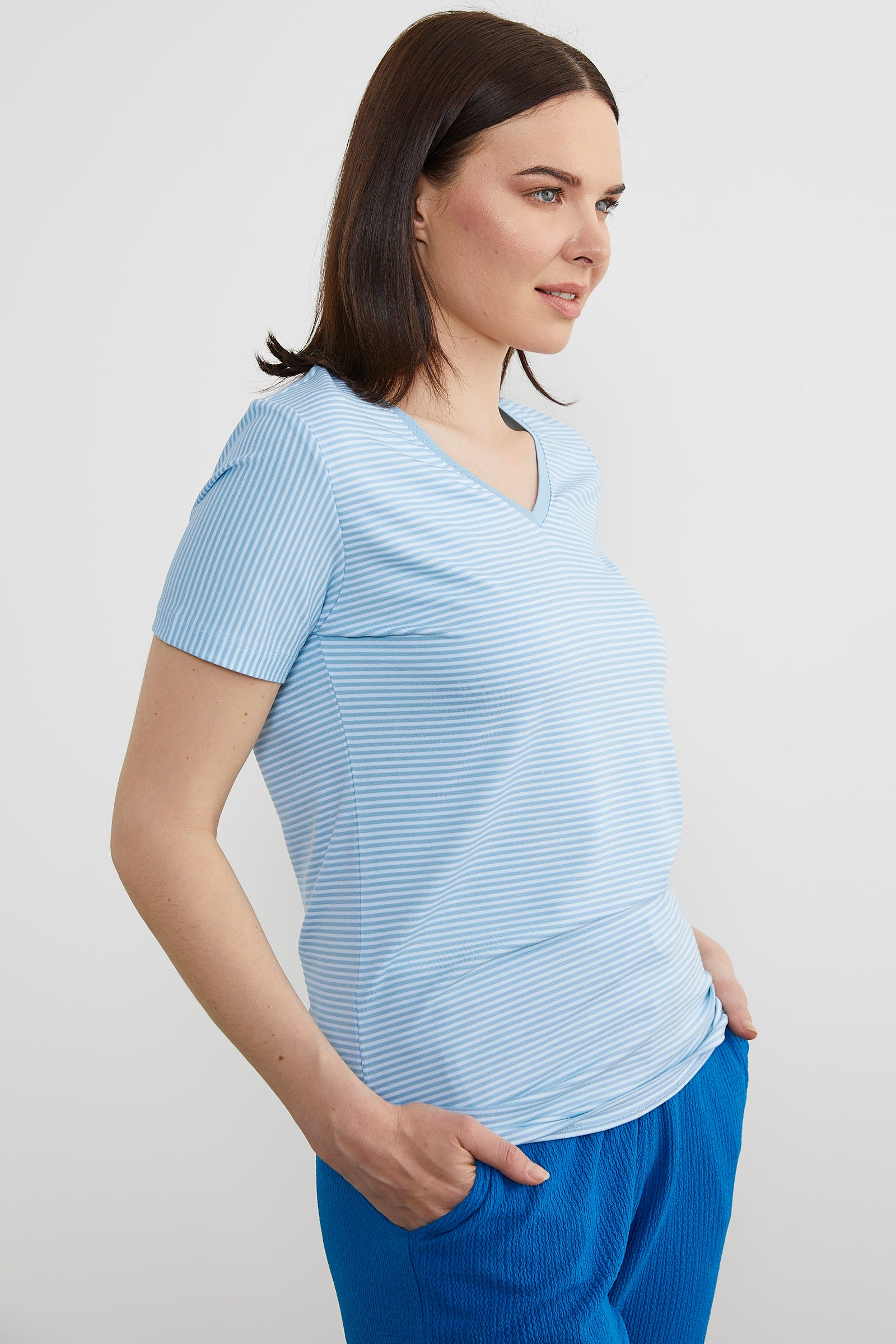V Yaka Biye Detaylı Çizgili Tişört - Mavi (4) Sementa