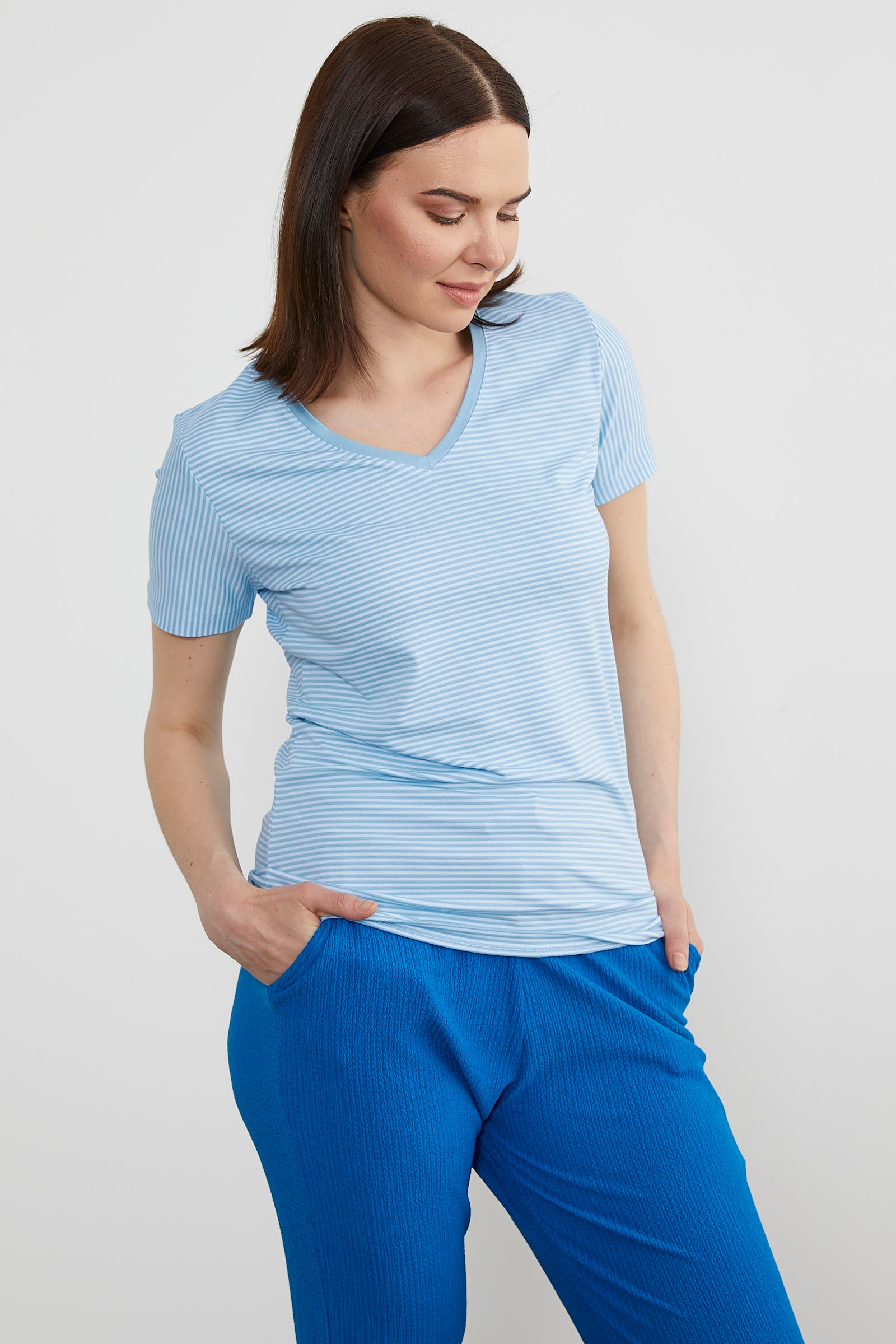 V Yaka Biye Detaylı Çizgili Tişört - Mavi (5) Sementa