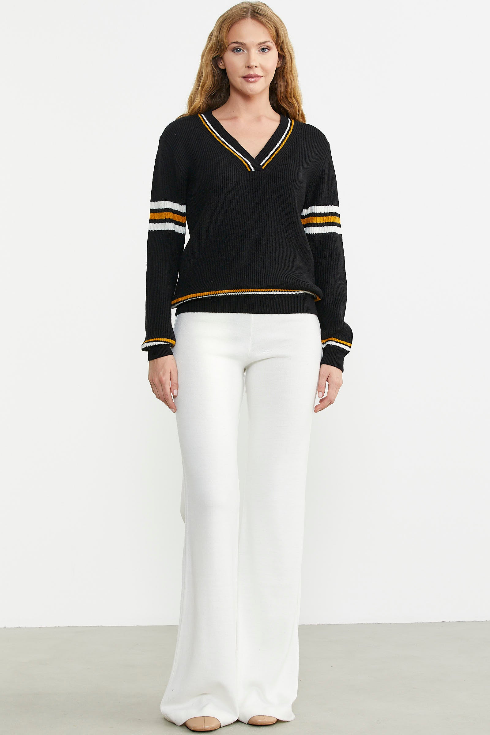 V Yaka Çizgi Kombinli Triko Kazak - Siyah - Sementa