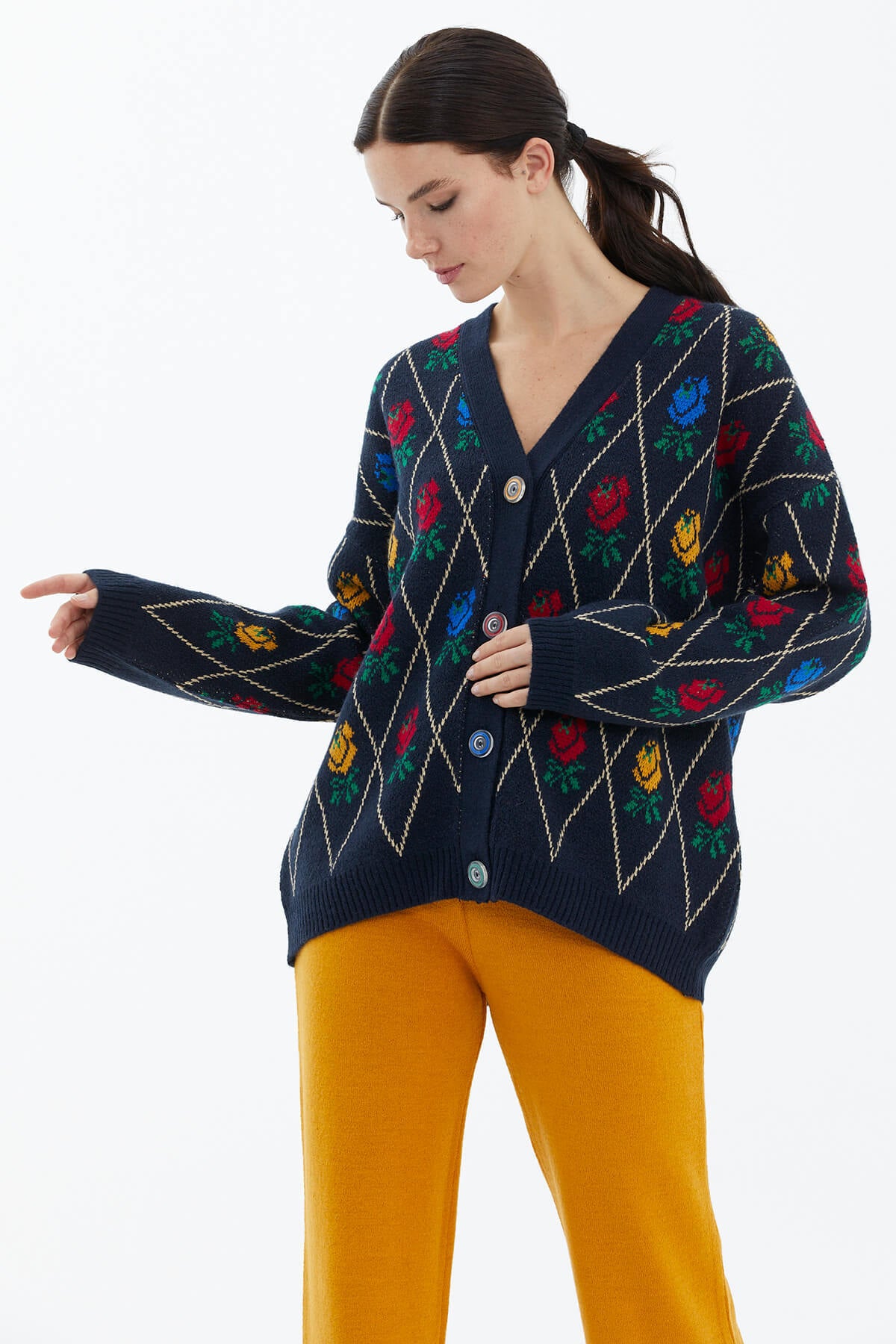 V Yaka Düğmeli Gül Desenli Triko Hırka - Lacivert (3) Sementa