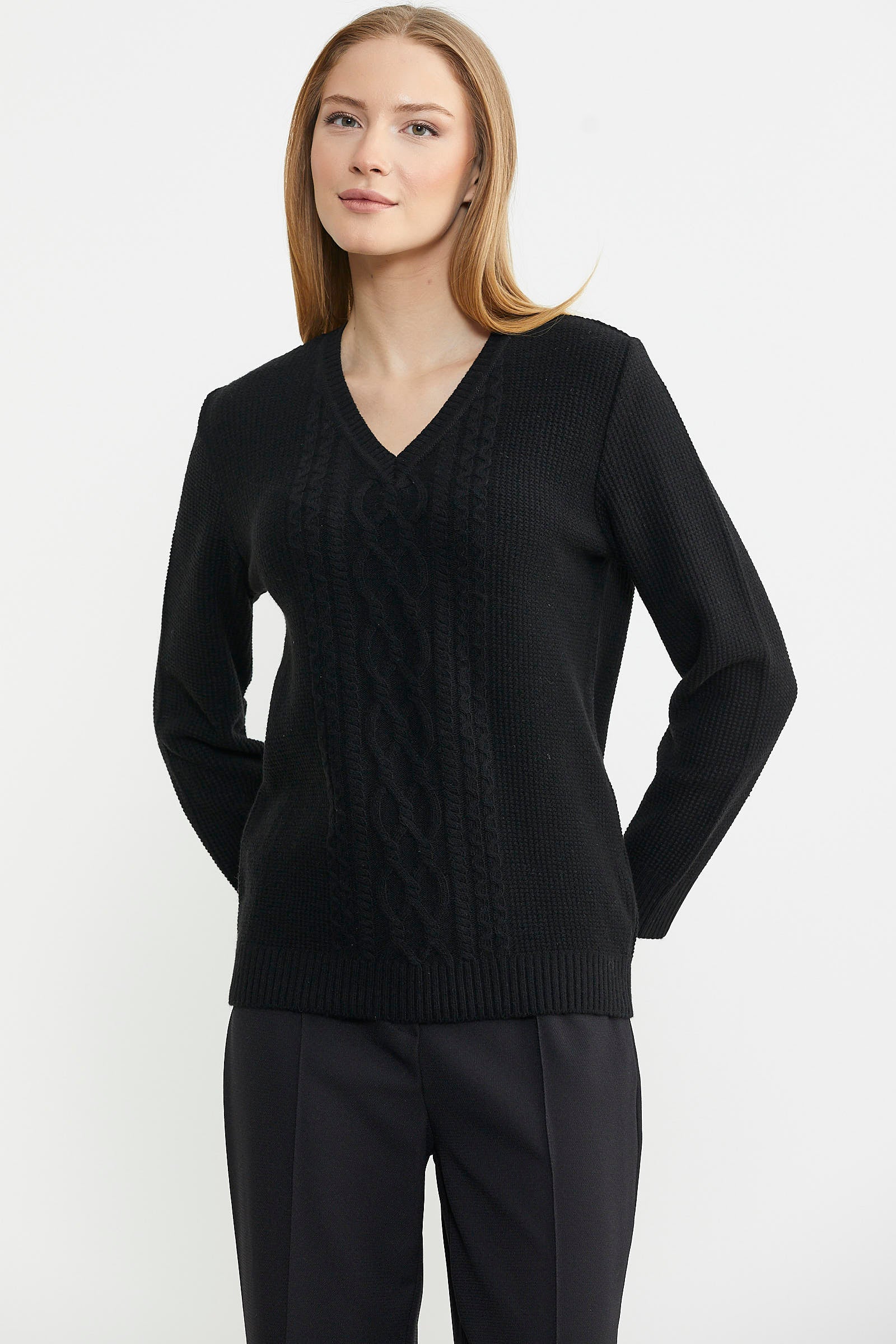 V Yaka Motifli Yünlü Triko Kazak - Siyah - Sementa