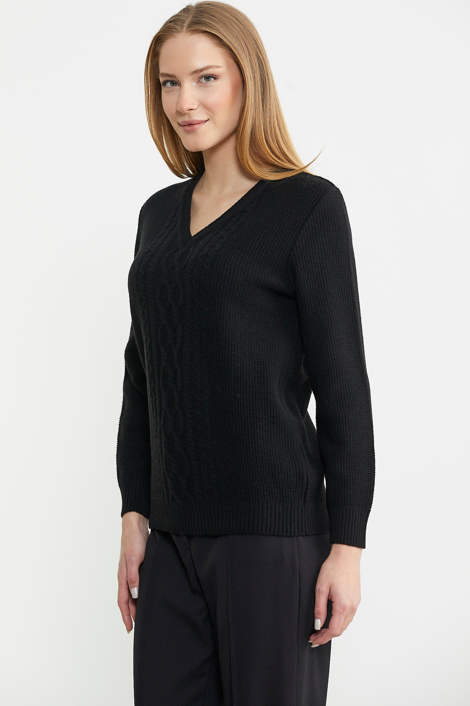 V Yaka Motifli Yünlü Triko Kazak - Siyah - Sementa