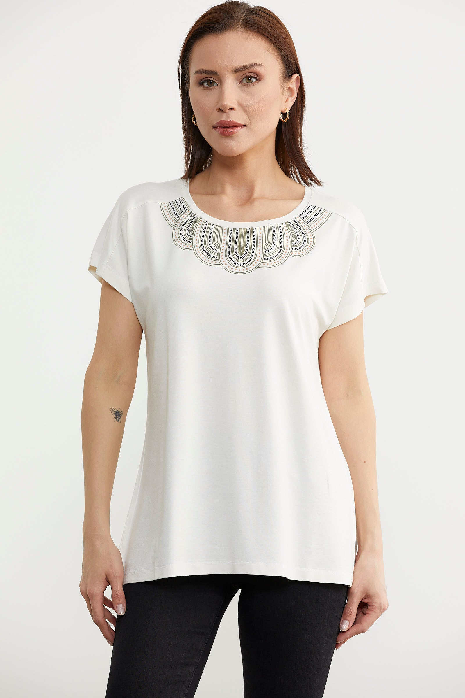 Yaka Detaylı Dökümlü Penye Tişört - Ekru (3) Sementa