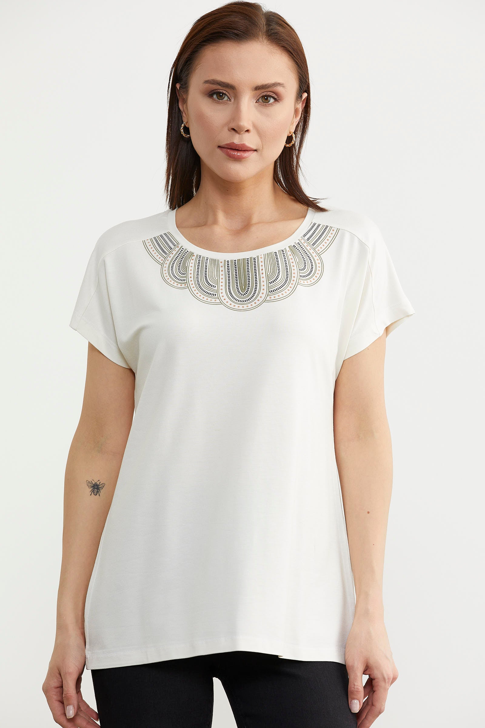 Yaka Detaylı Dökümlü Penye Tişört - Ekru (4) Sementa