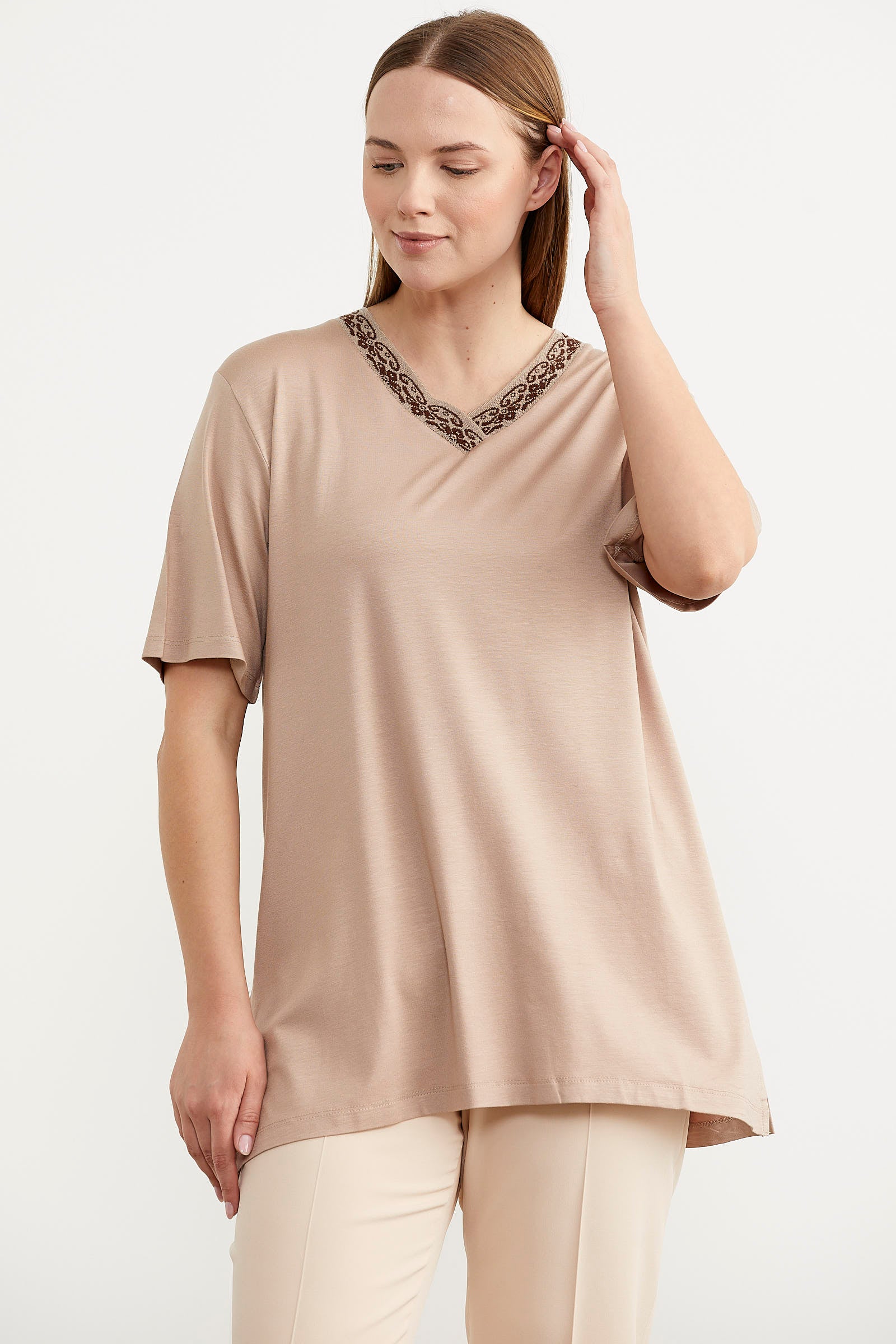 Yaka Detaylı Dökümlü Tişört - Bej (3) Sementa