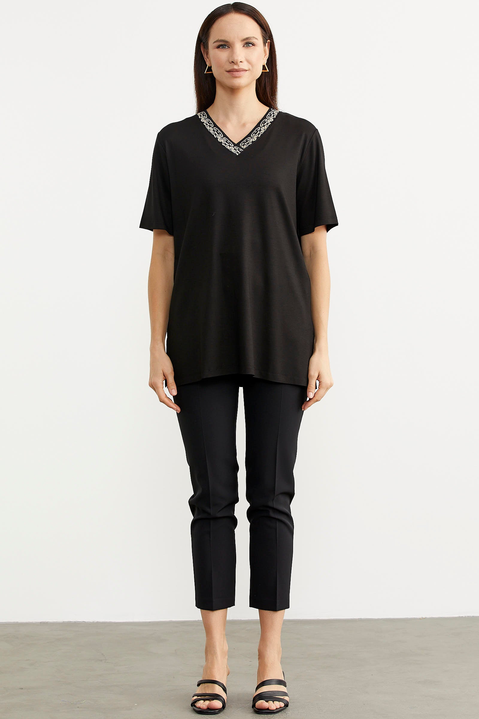 Yaka Detaylı Dökümlü Tişört - Siyah (2) Sementa