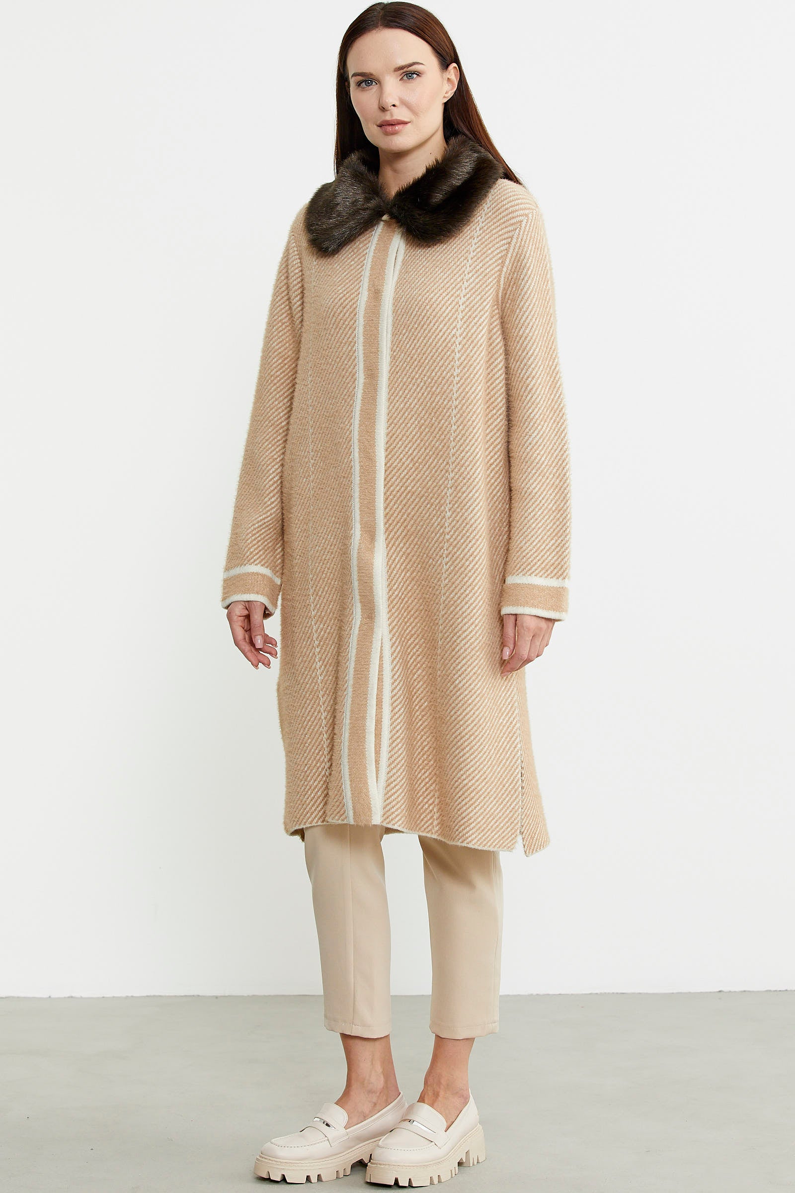 Yakası Suni Kürk Detaylı Uzun Triko Hırka - Bej - Sementa