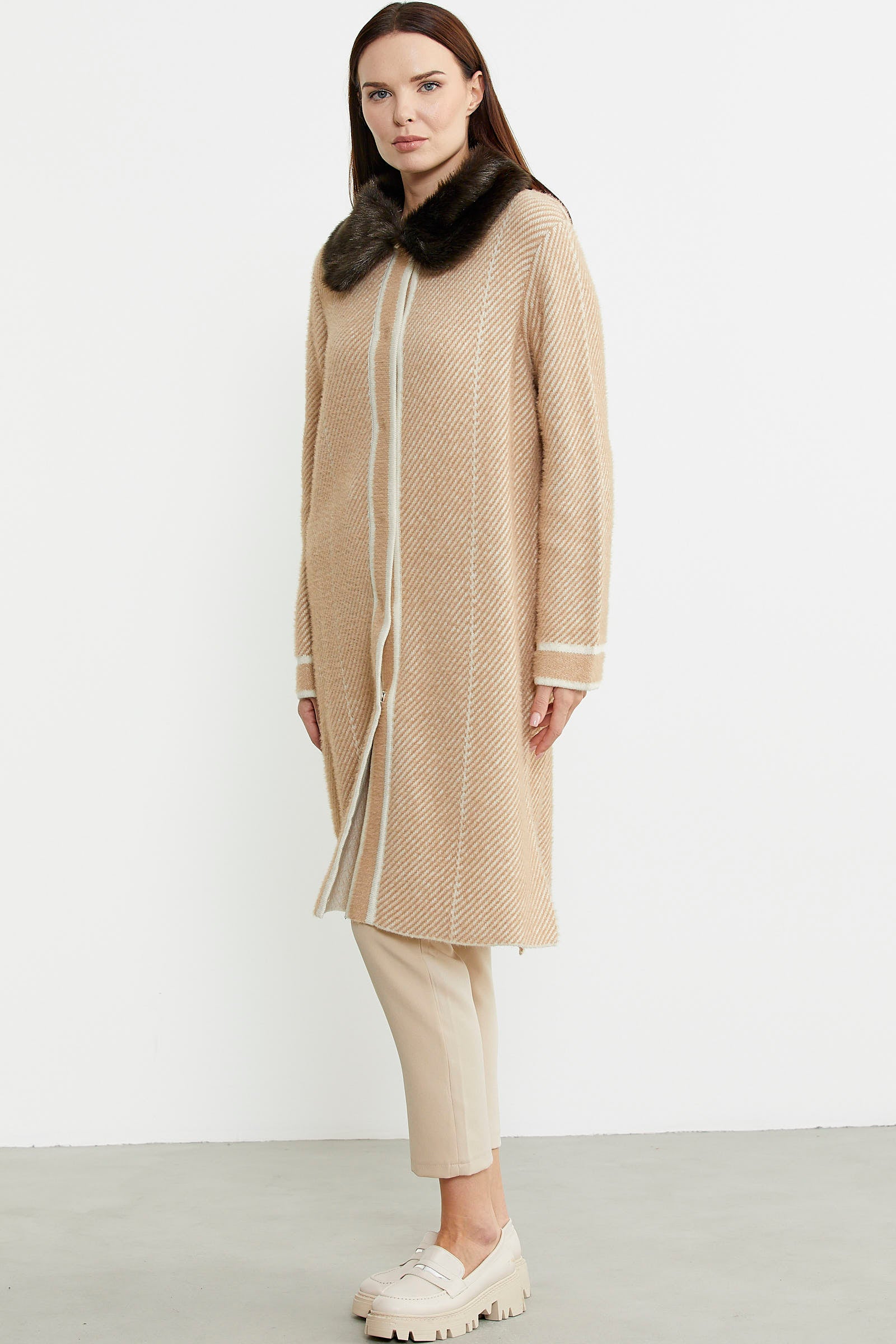 Yakası Suni Kürk Detaylı Uzun Triko Hırka - Bej - Sementa