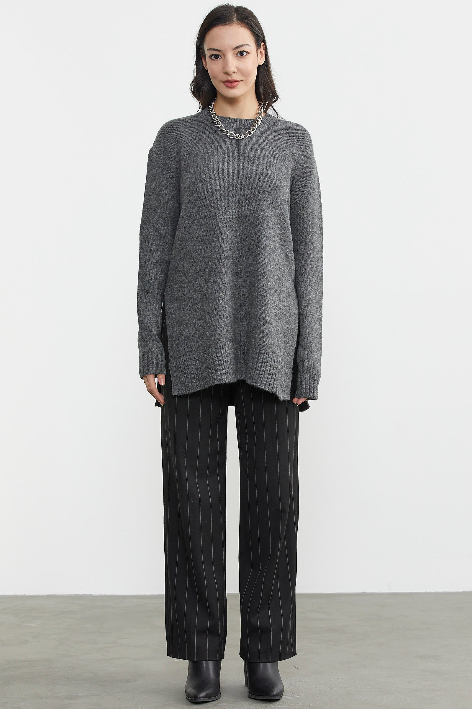 Yanları Yırtmaçlı Uzun Triko Kazak - Füme (1) Sementa