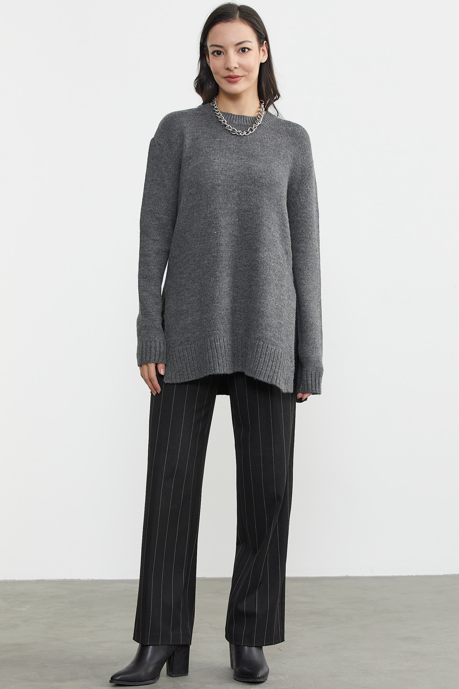 Yanları Yırtmaçlı Uzun Triko Kazak - Füme (2) Sementa