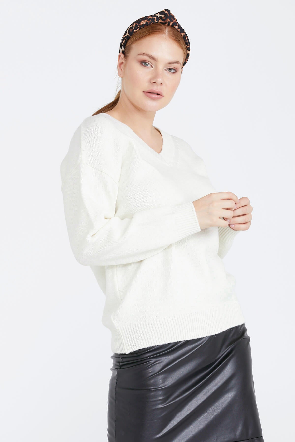 Kadın V Yaka Triko Kazak - Kemik (2) Sementa