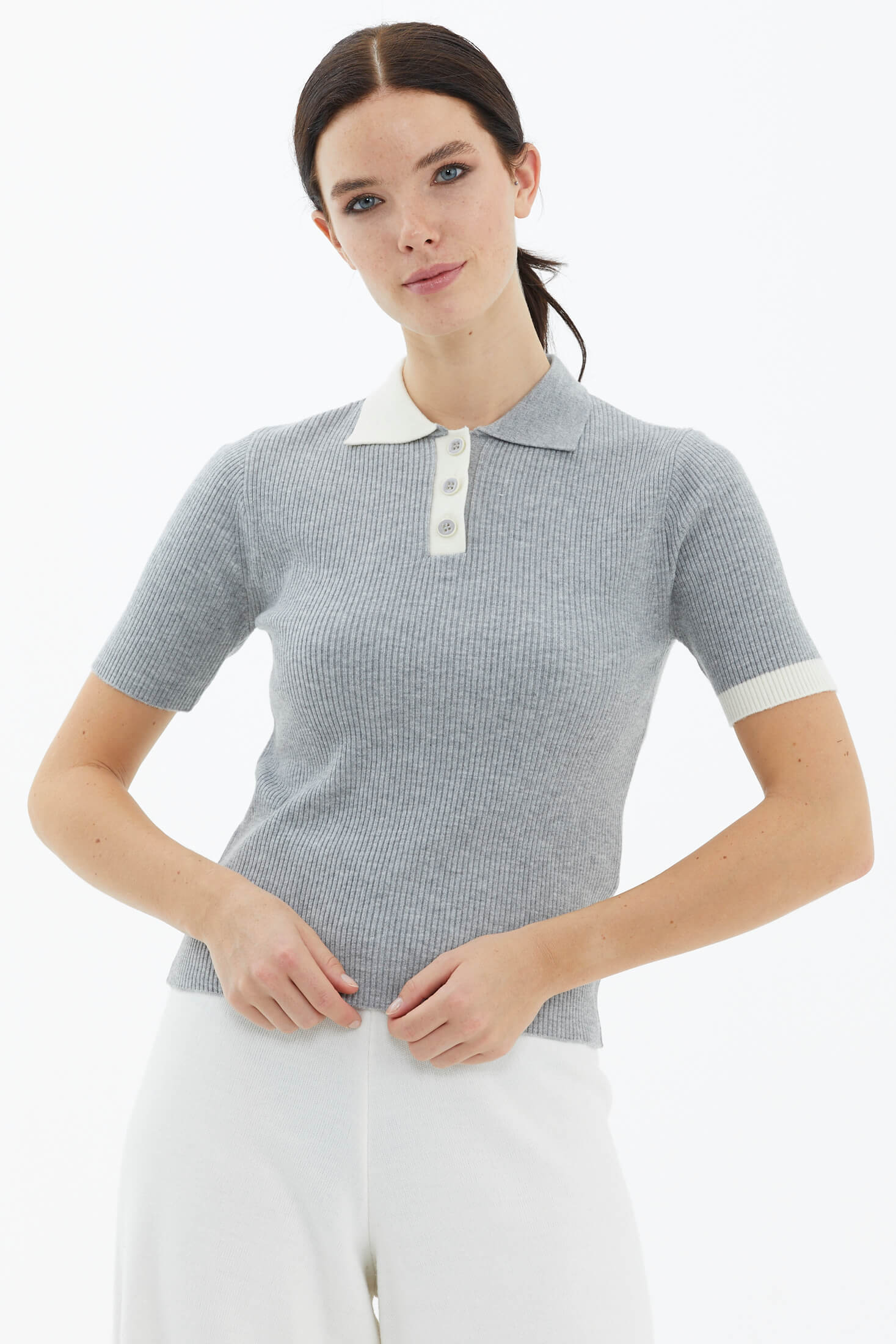 Polo Yaka Patlı Düğmeli Kısa Kollu Triko Kazak - Açık Gri (1) Sementa