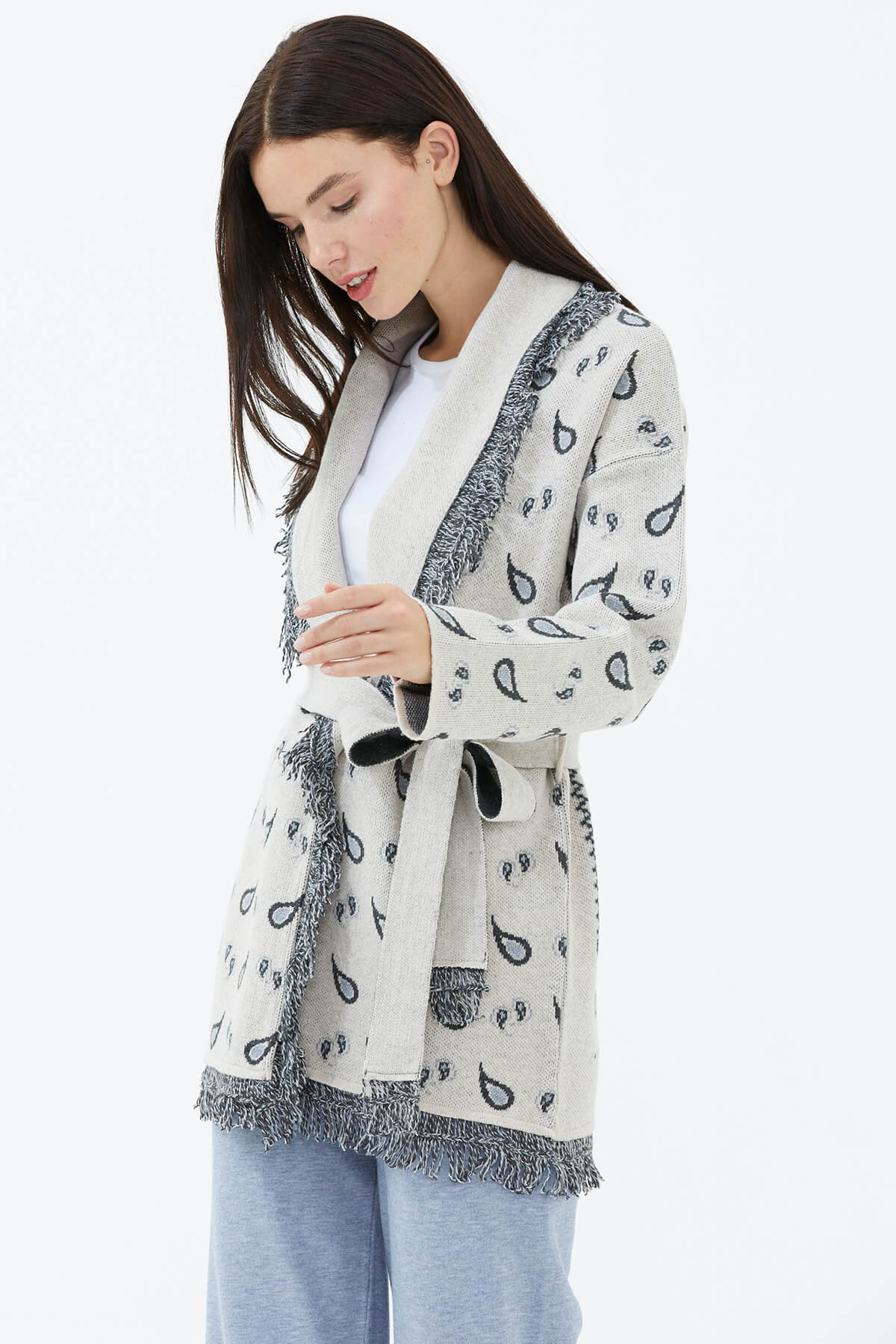 Şal Yaka Püsküllü Damla Desenli Tiriko Hırka - Açık Bej (2) Sementa