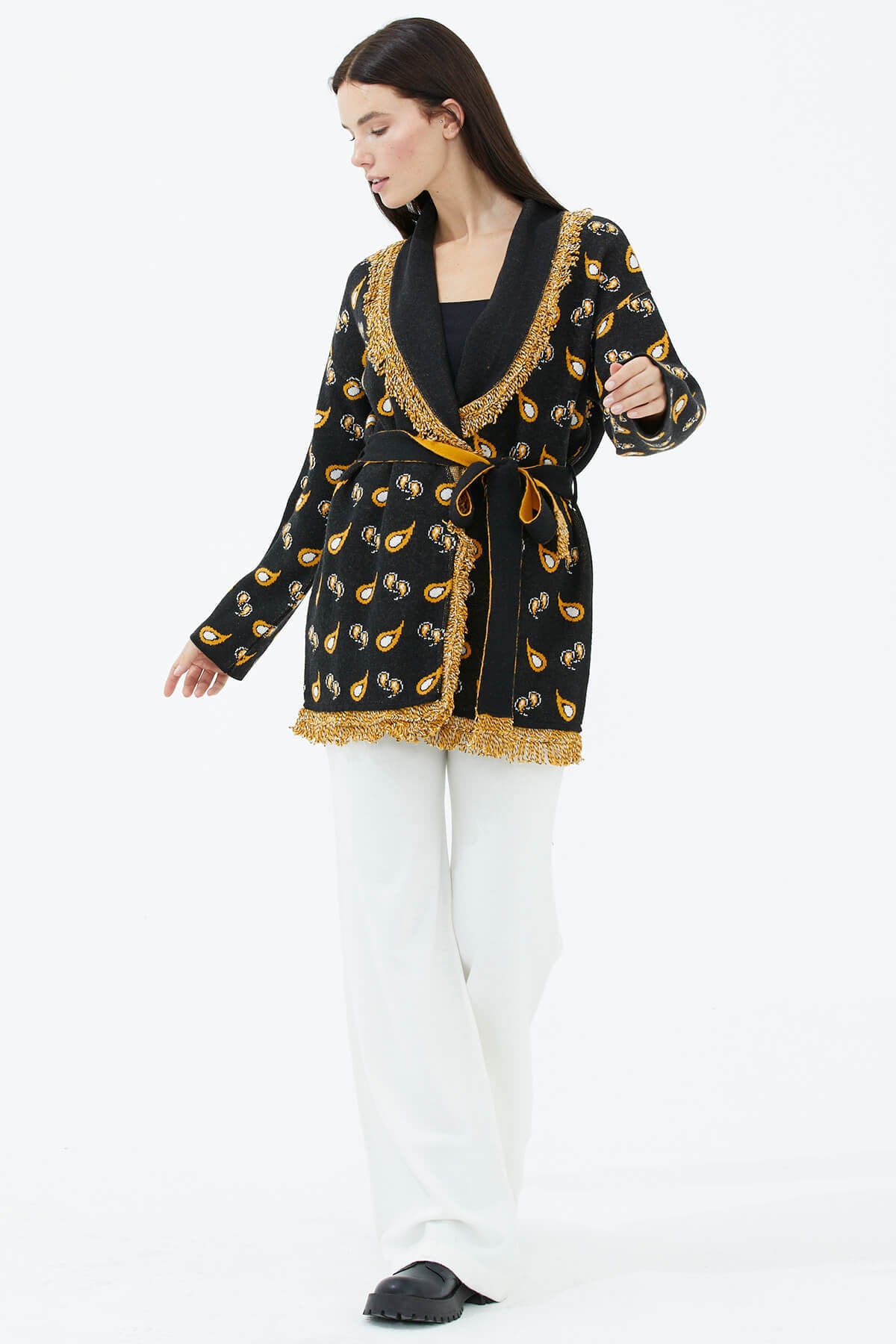 Şal Yaka Püsküllü Damla Desenli Tiriko Hırka - Siyah (2) Sementa