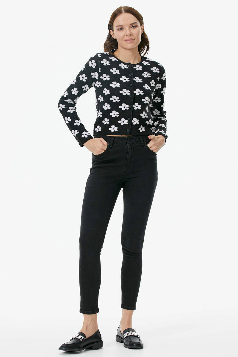 Sıfır Yaka Düğmeli Çiçek Desenli Triko Hırka - Siyah (2) Sementa