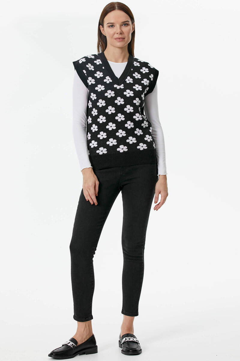 V Yaka Çiçek Motifli Triko Süveter - Siyah (1) Sementa