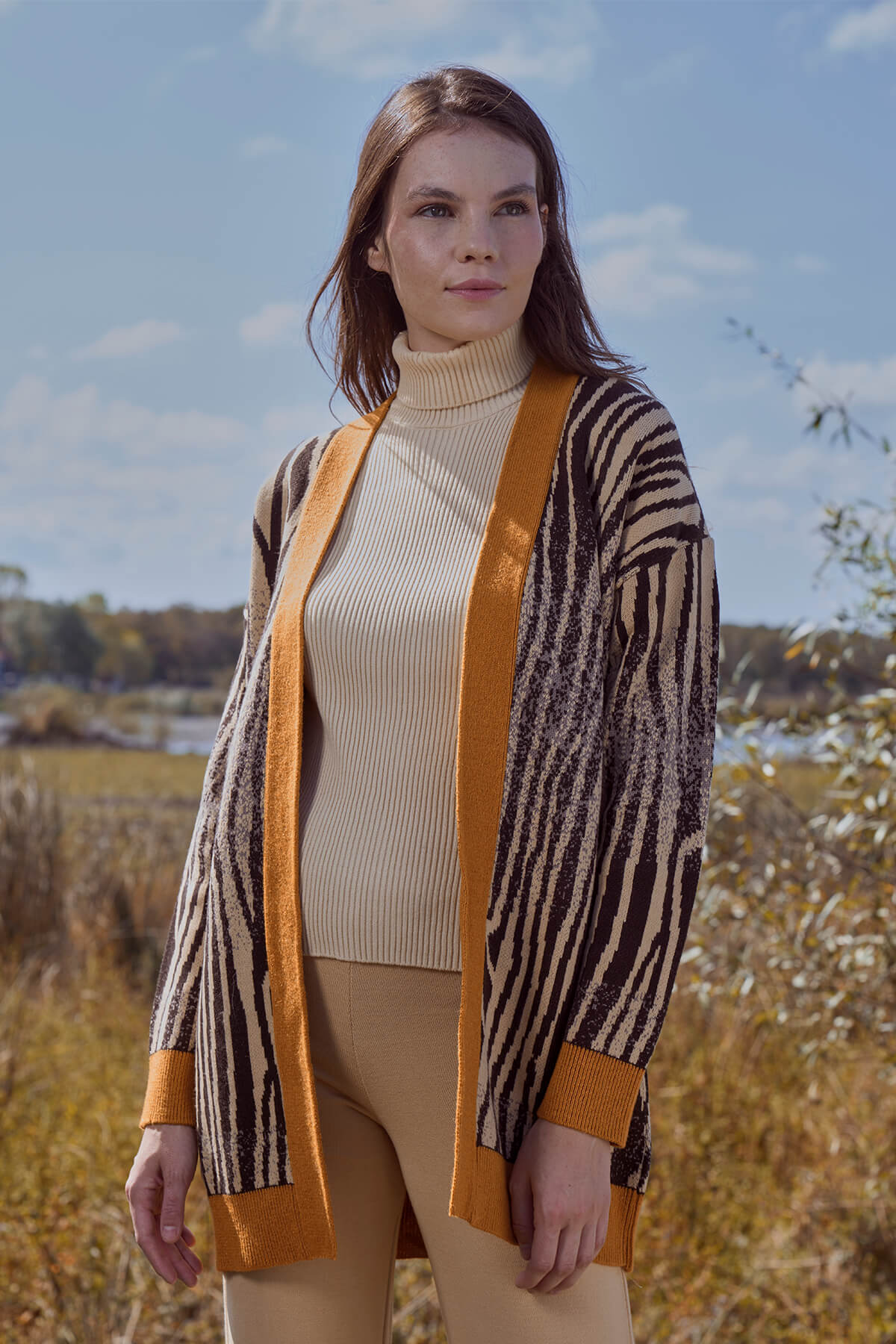 V Yaka Desenli Triko Hırka - Güneş (1) Sementa